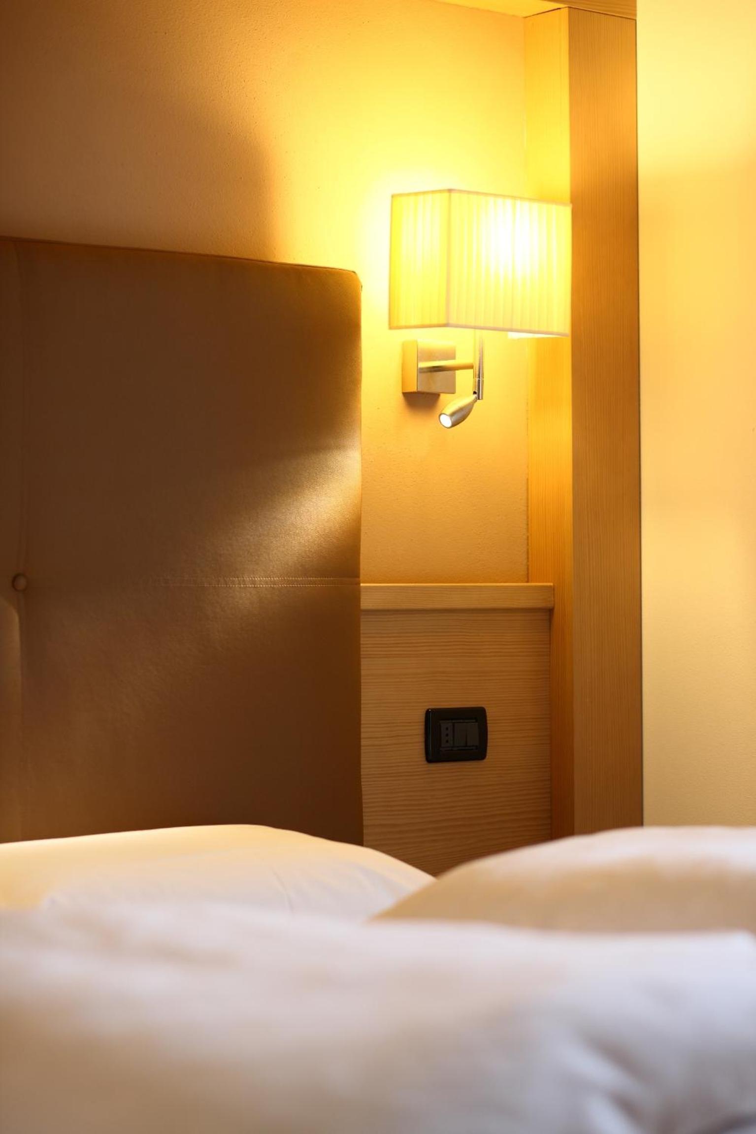 One-Bedroom Apartment (4 Adults)-Economy photo 1