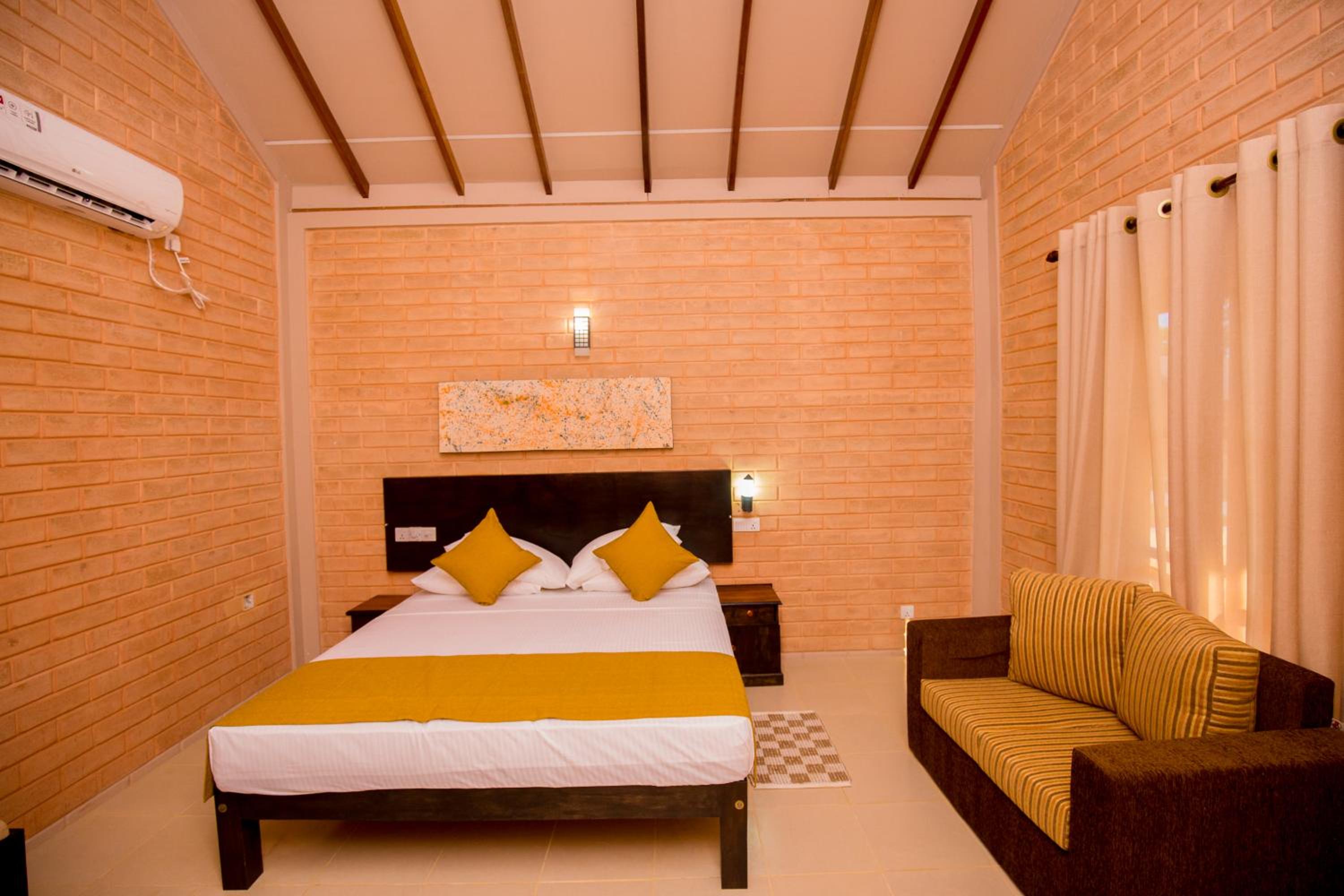 Deluxe Double Room (2 Adults + 1 Child) photo 2