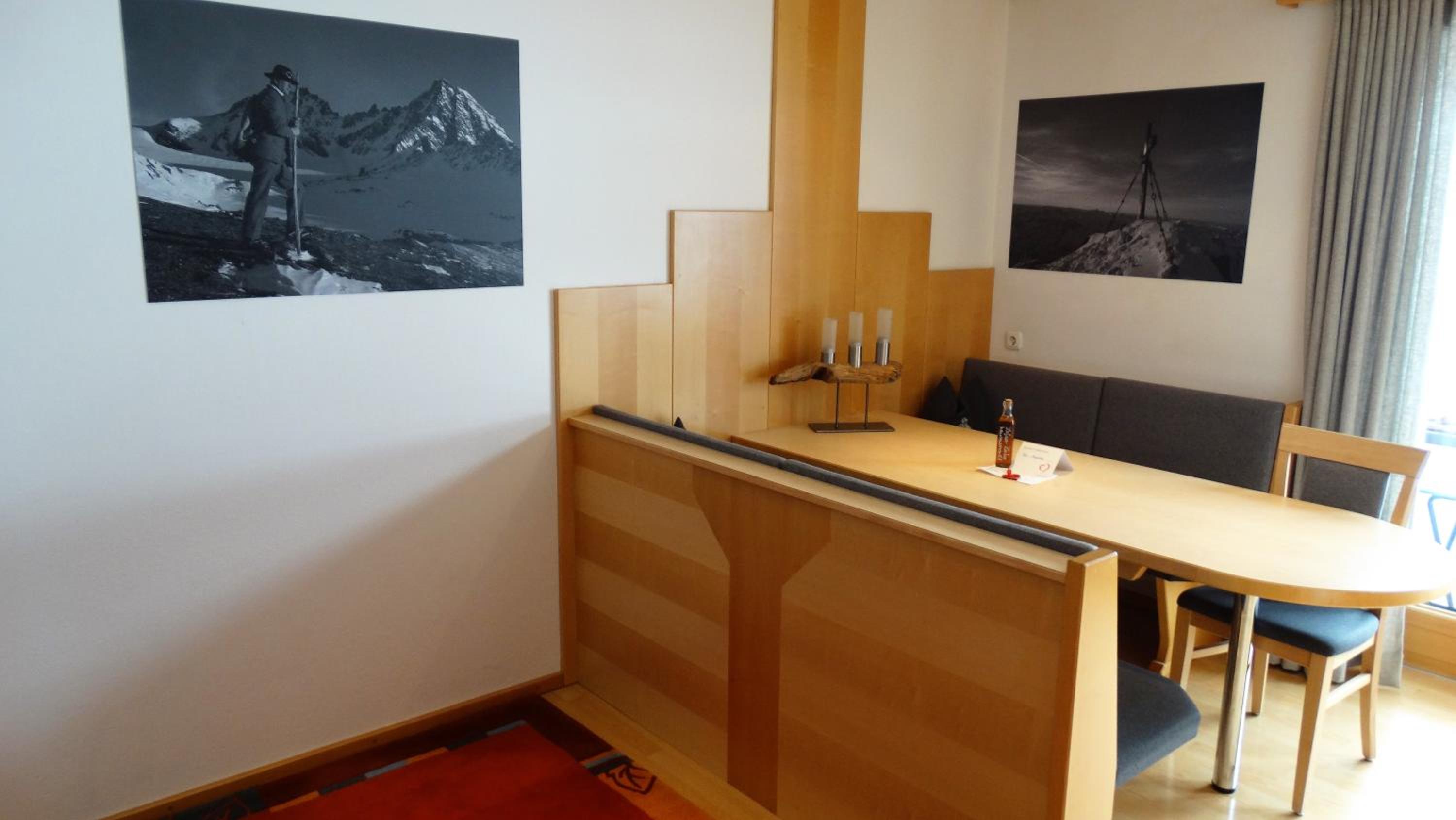 Large Two-Bedroom Apartment with Balcony photo 3