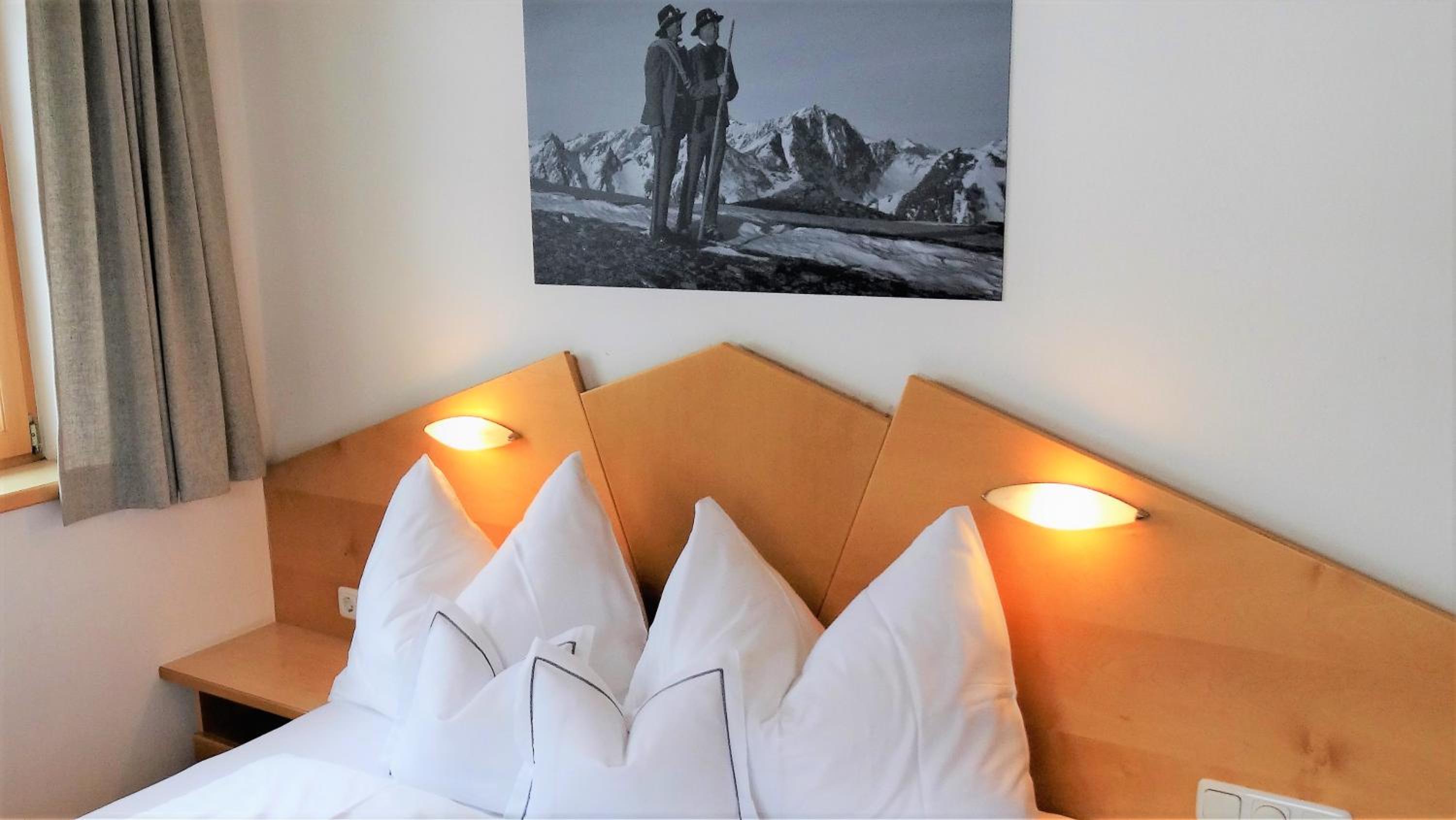 Large Two-Bedroom Apartment with Balcony photo 2