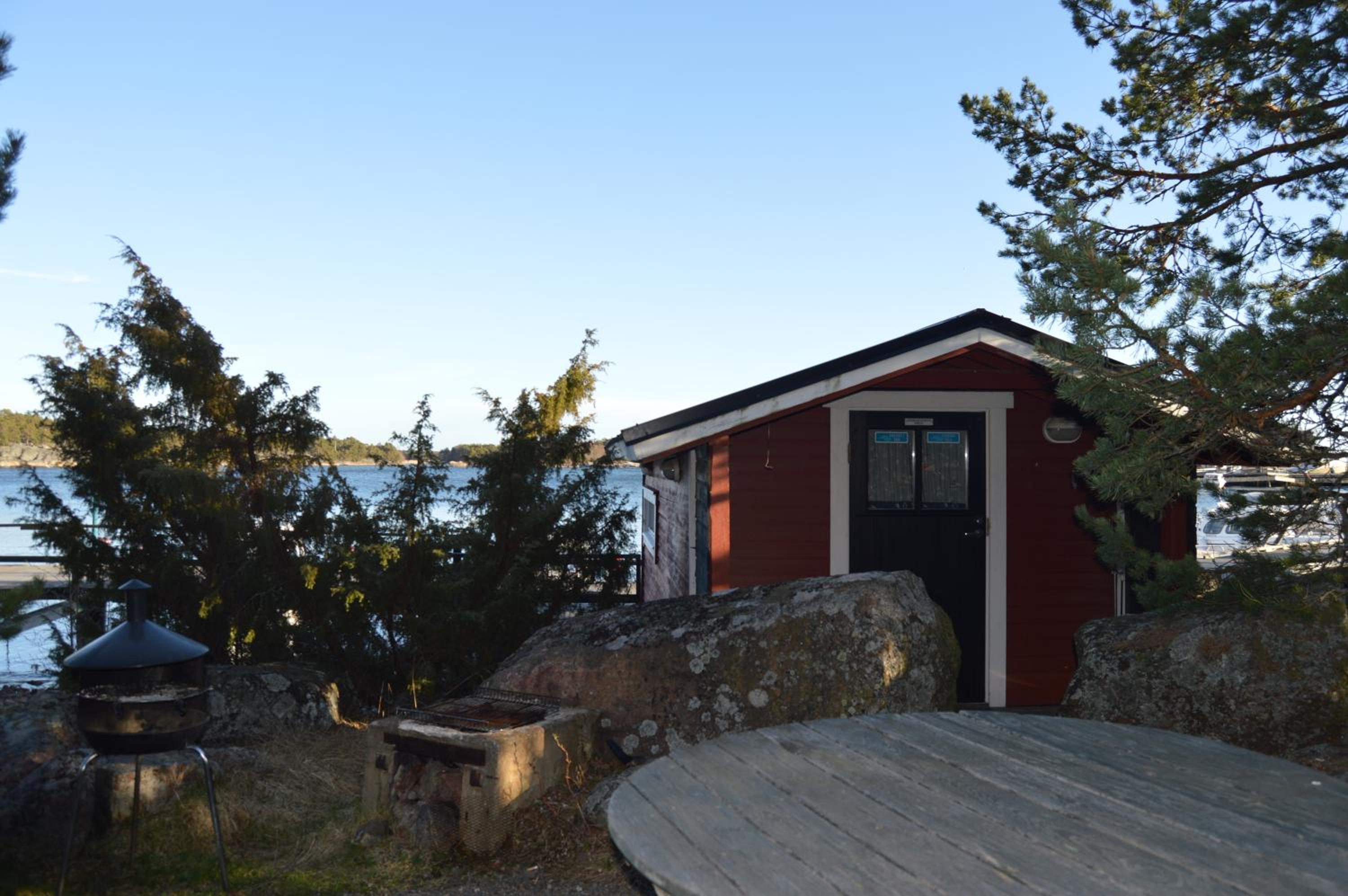 Economy Cottage with Shared Bathroom photo 2
