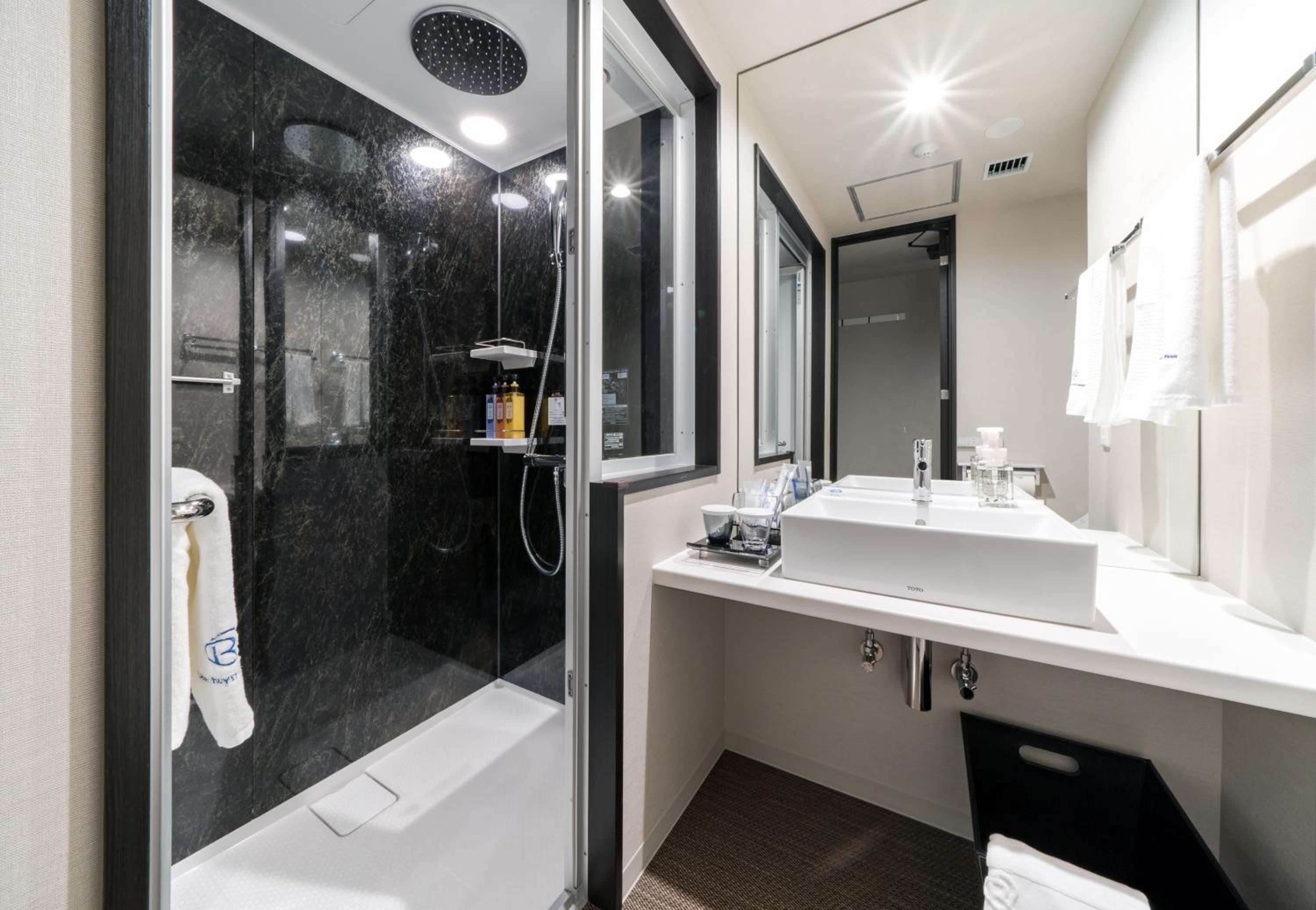 Double Room with Shower (1 Adult) - Smoking - Eco Plan (No Daily Cleaning) photo 1