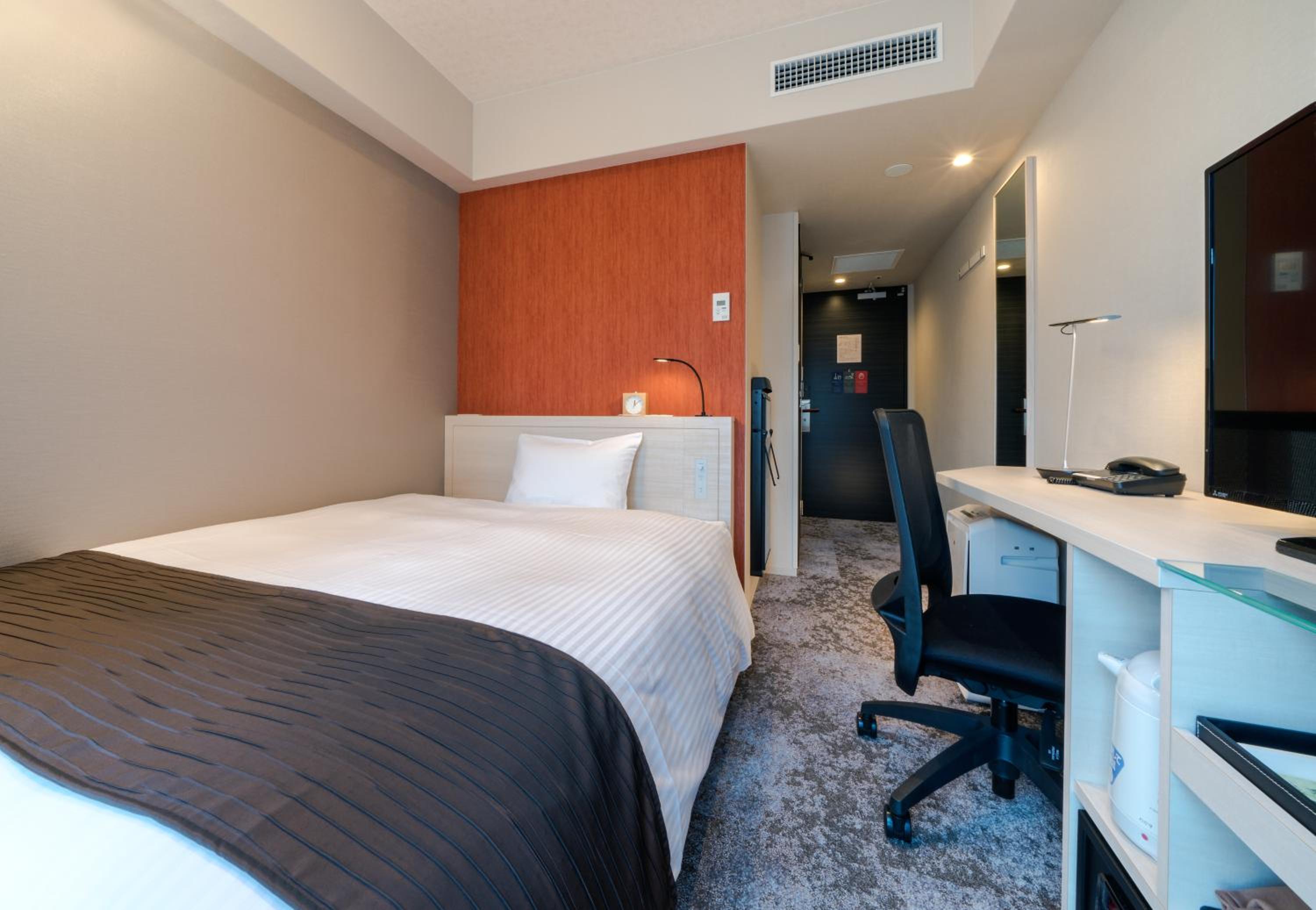 Double Room with Shower - Smoking photo 2