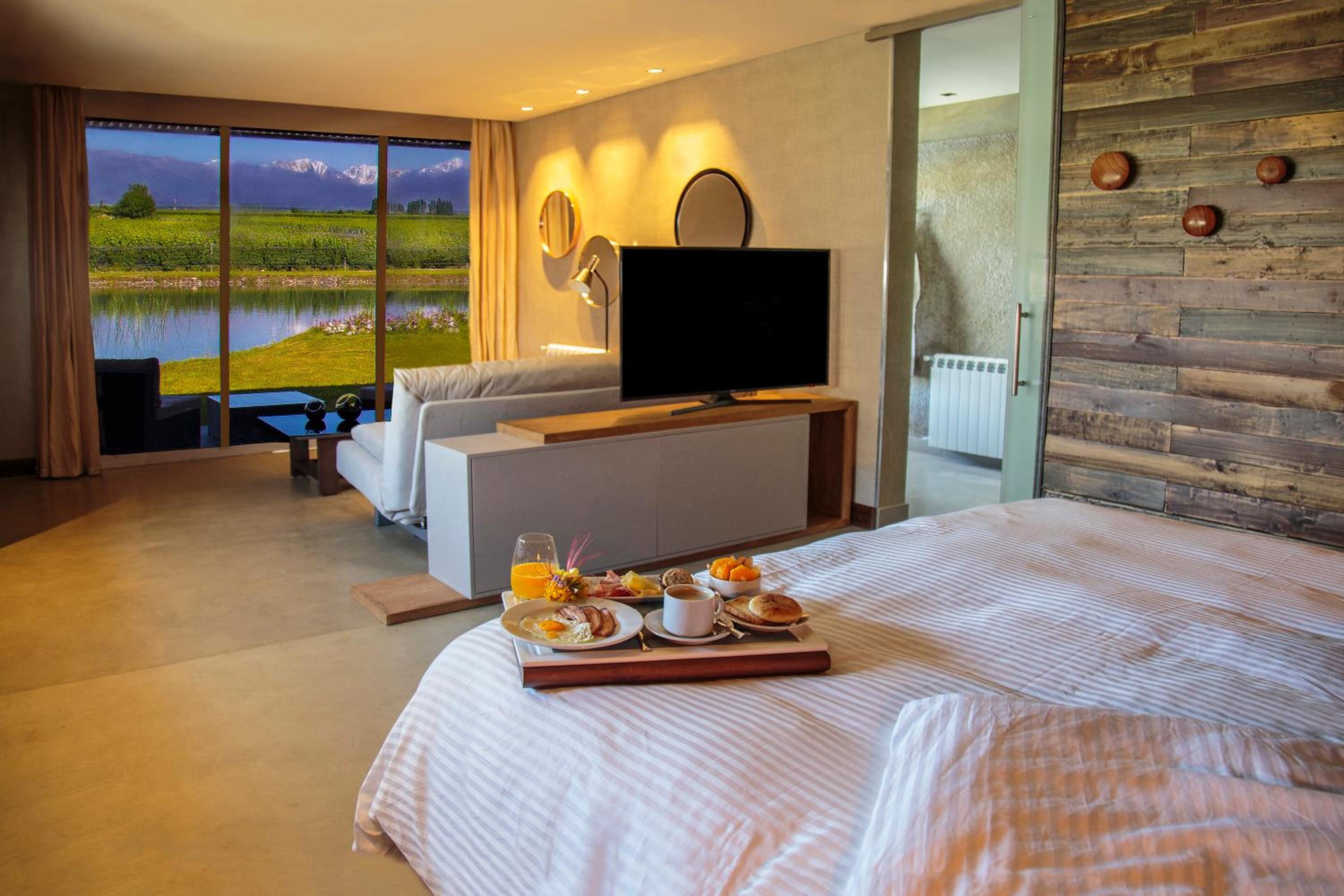 Deluxe Room with Mountain View photo 1