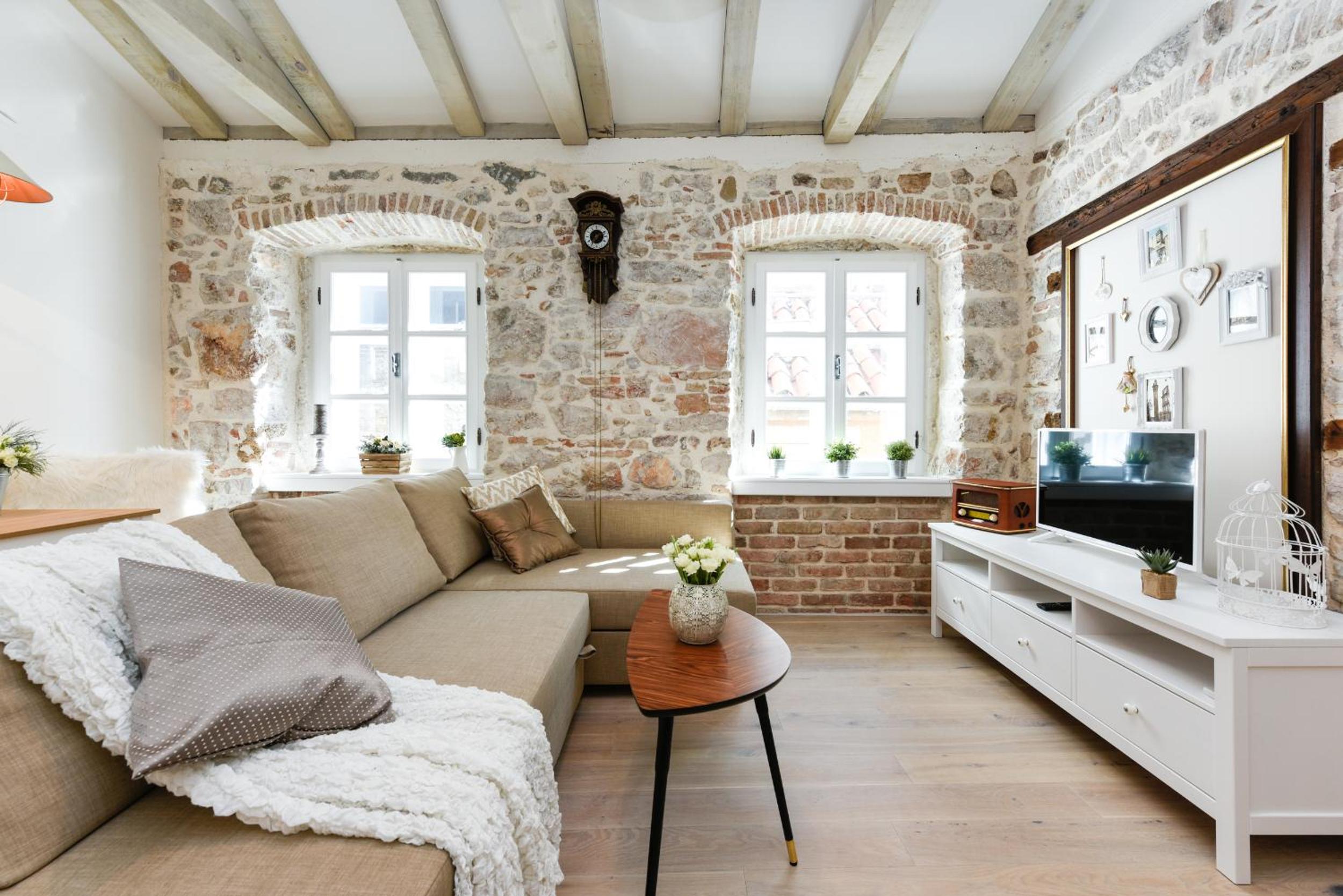 Deluxe One-Bedroom Apartment