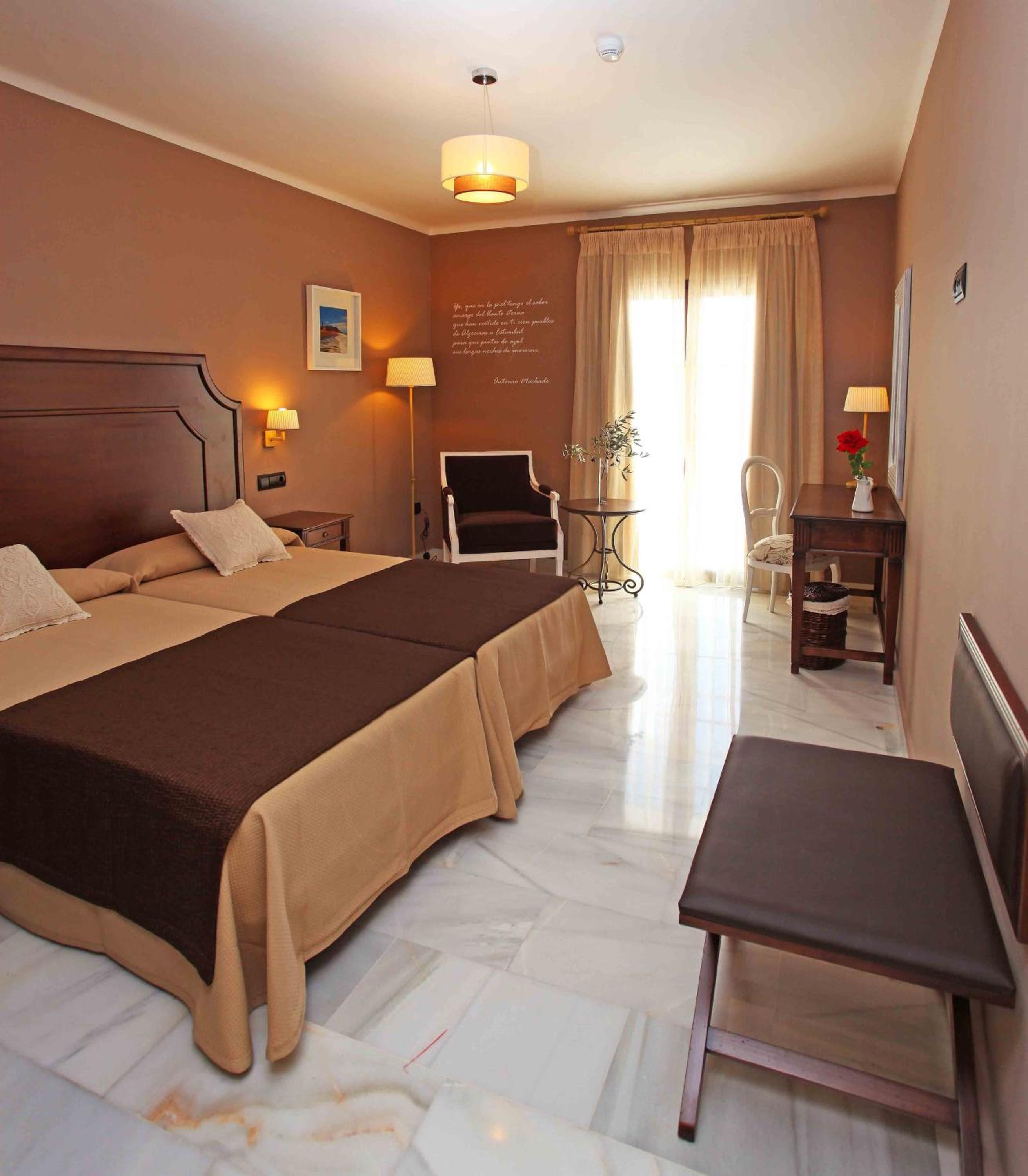 Double or Twin Room with Sea View - Photo 3