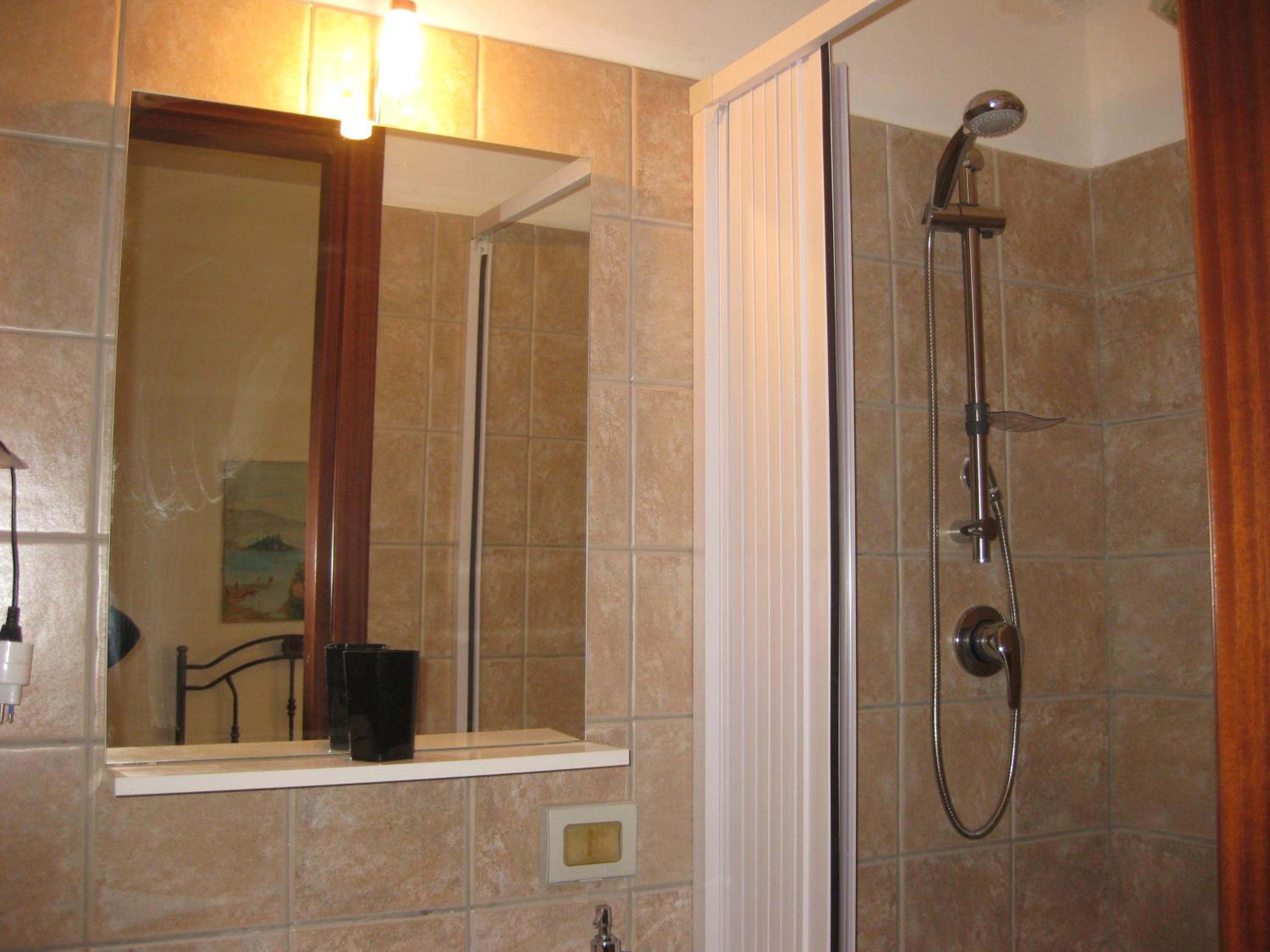 Double Room with Balcony - Photo 9