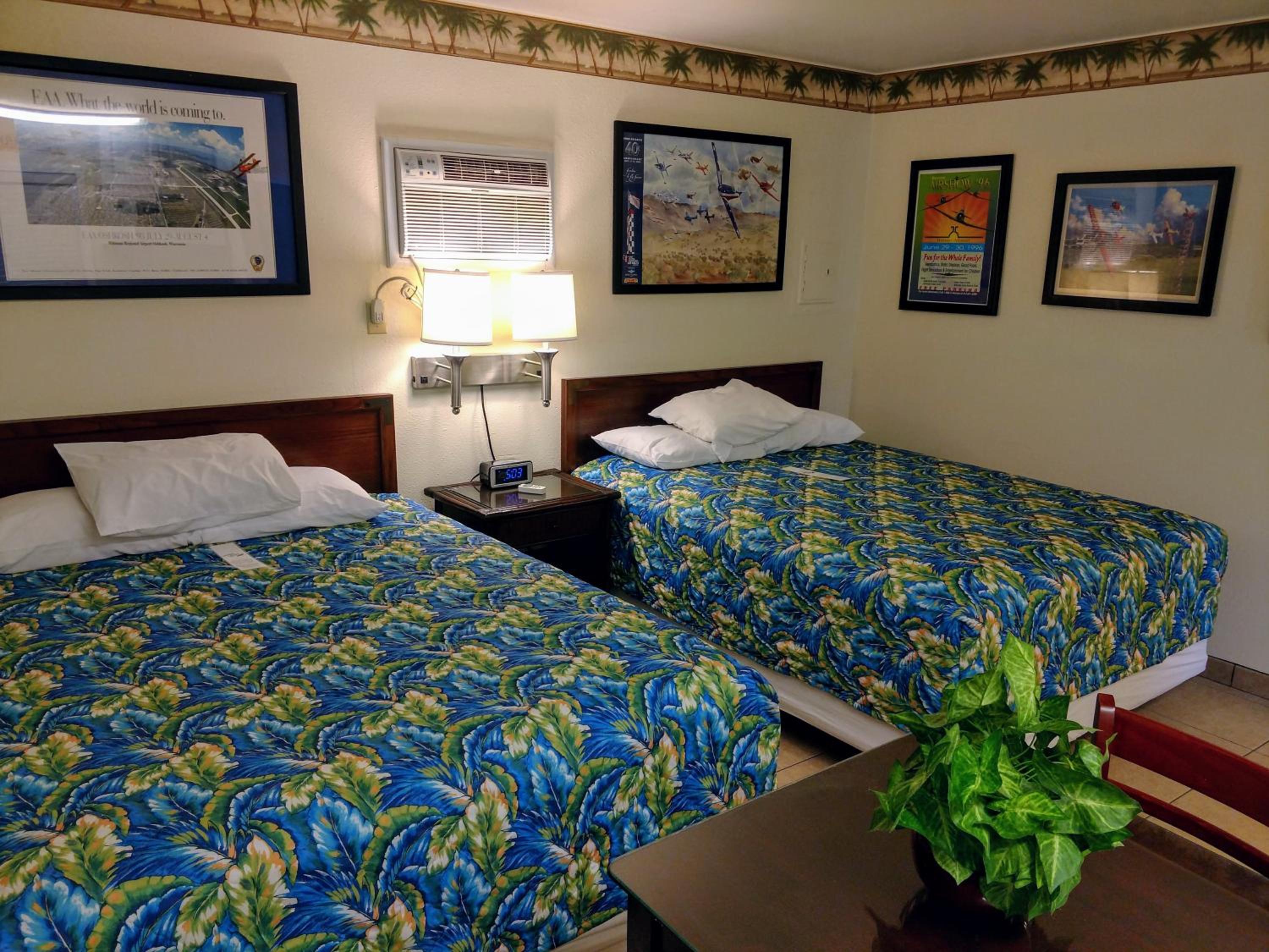 Queen Room with Two Queen Beds with Kitchen - Photo 5