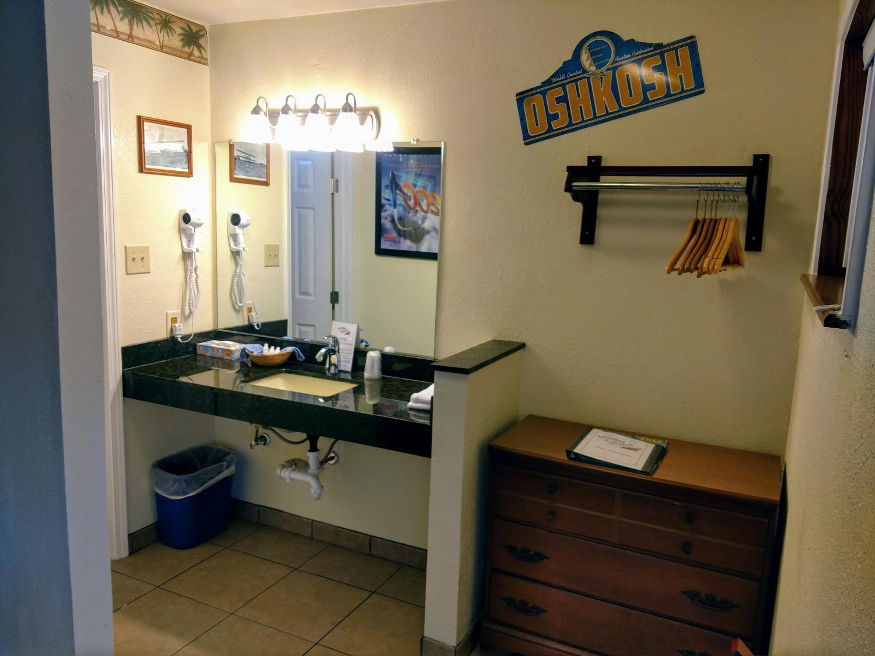 Queen Room with Two Queen Beds with Kitchen - Photo 4