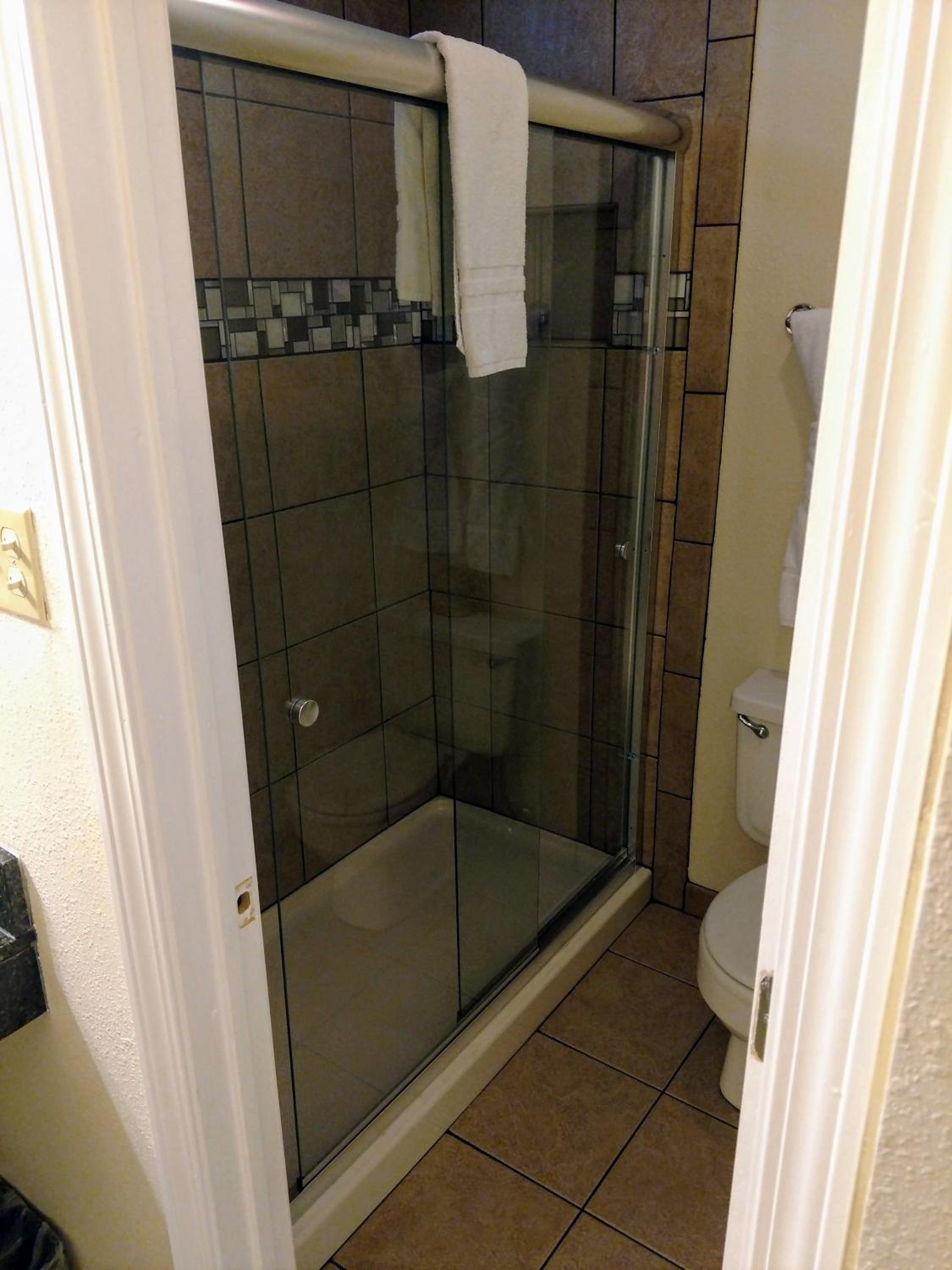 Queen Room - Photo 8
