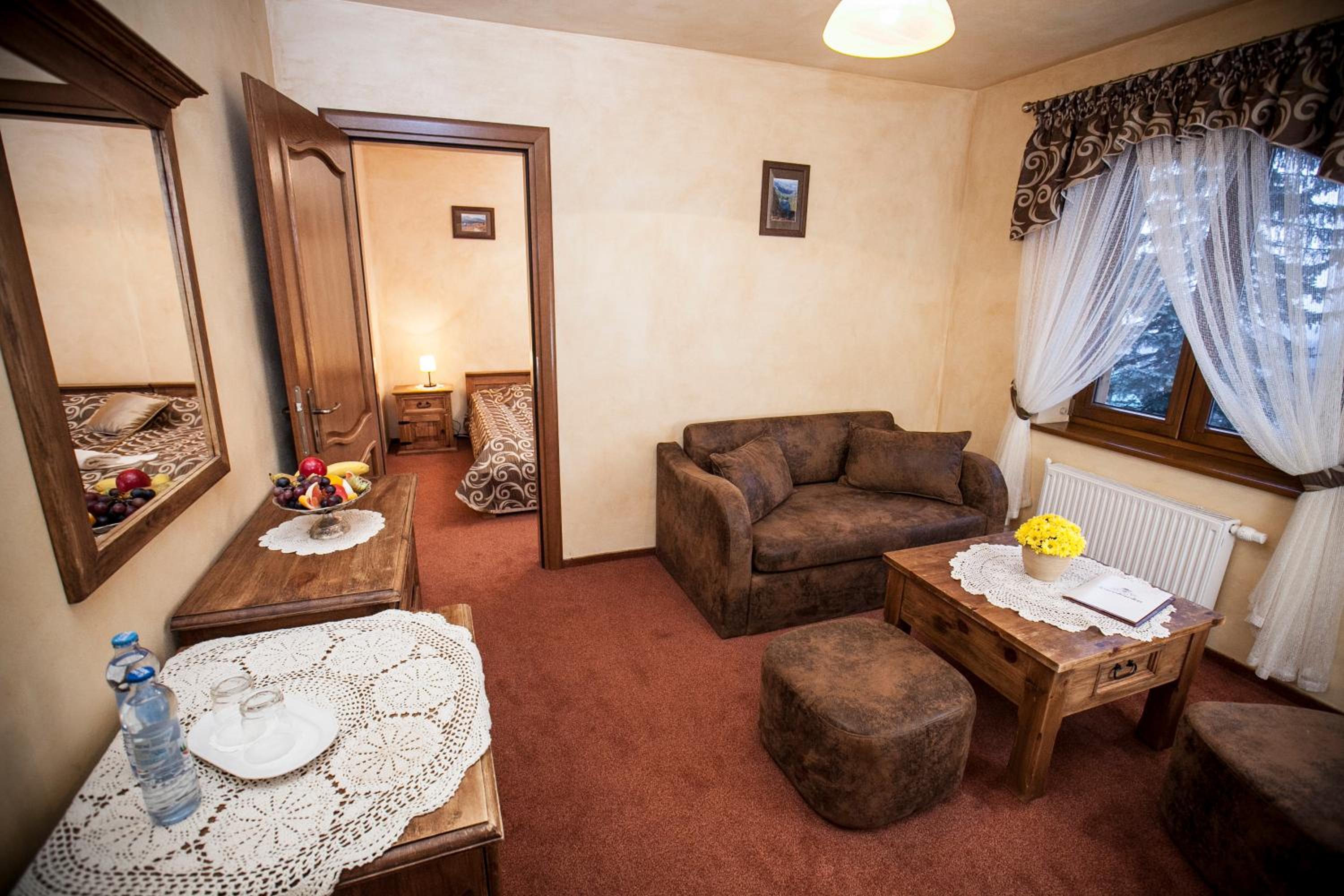 Deluxe Double Room - Photo 11