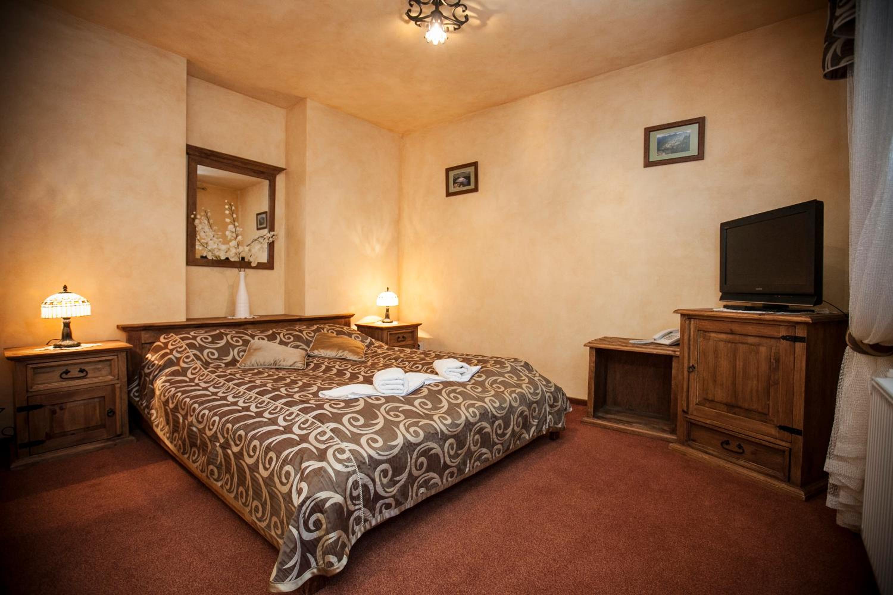 Deluxe Double Room - Photo 13
