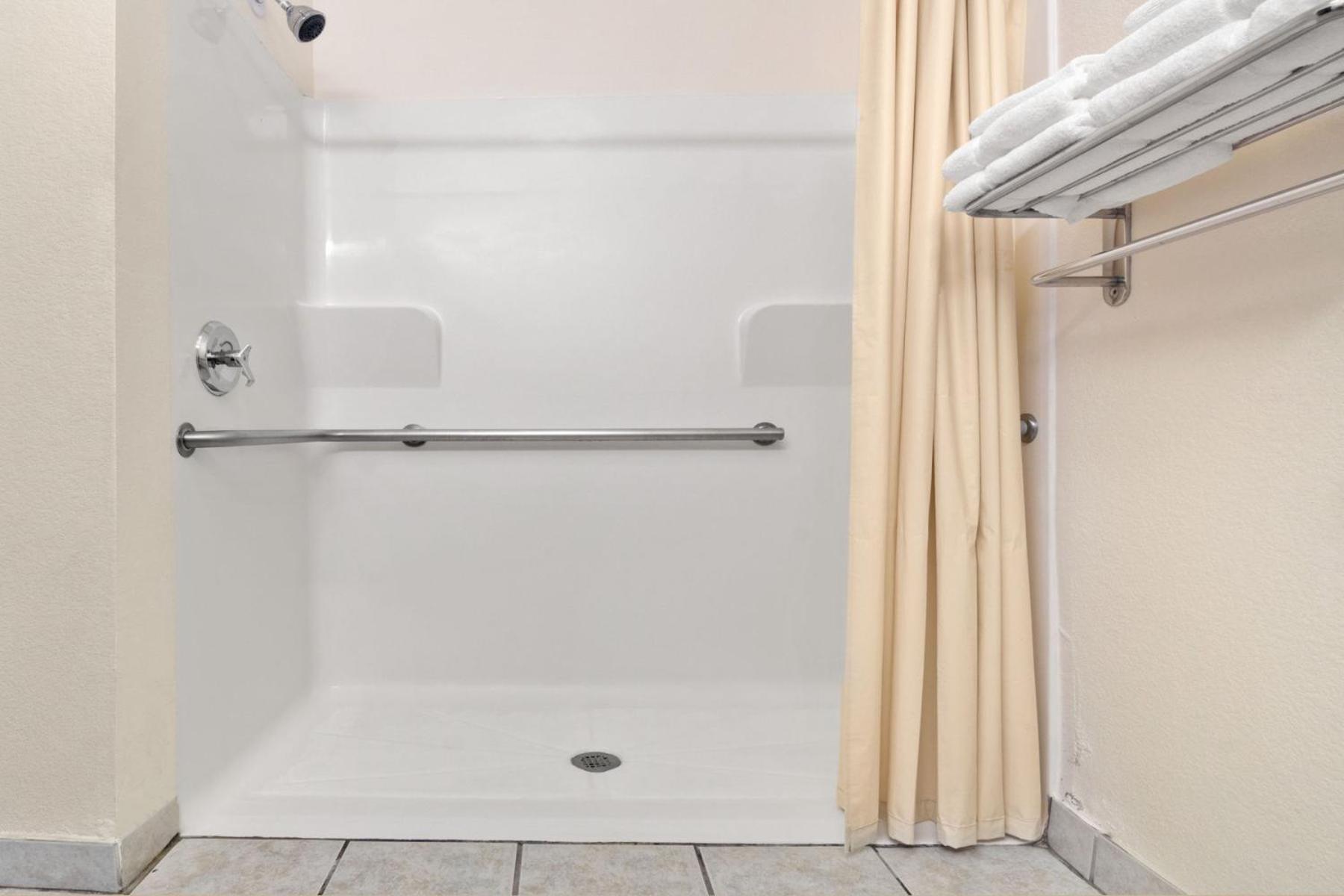 King Room - Disability Access - Non-Smoking - Photo 2