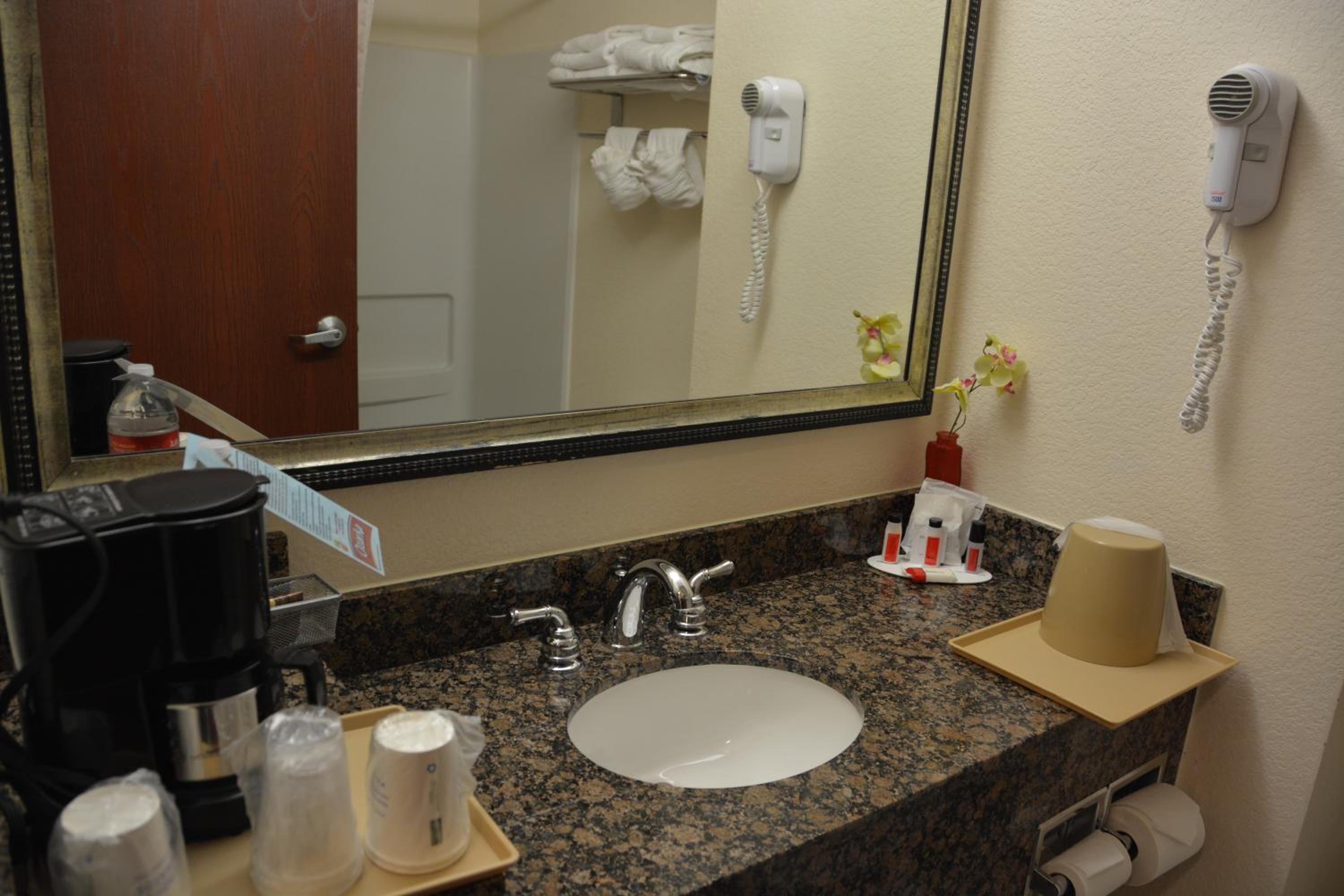 Deluxe King Room - Disability Access - Non-Smoking - Photo 6