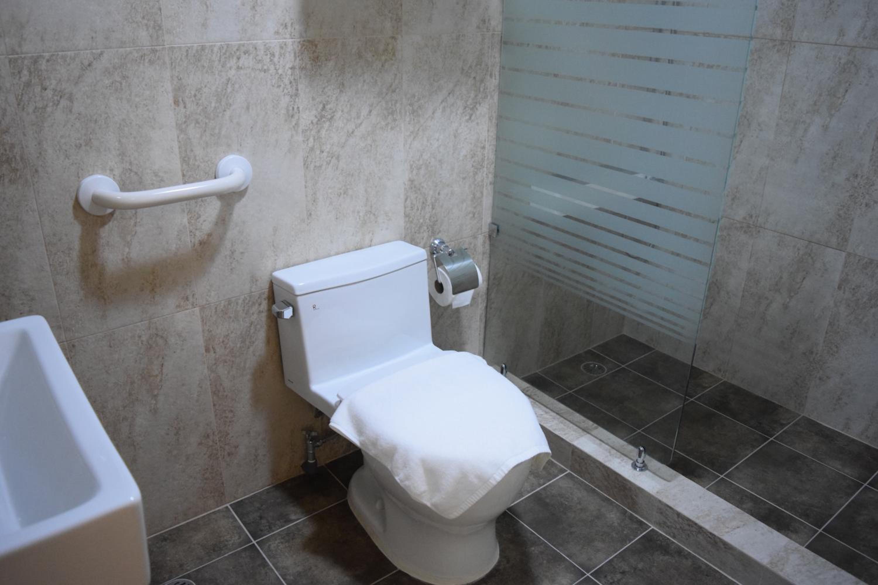 Deluxe Double Room (2 Adults + 1 Child) photo 3