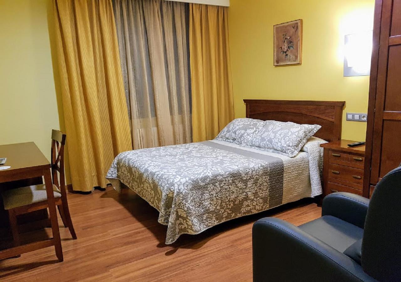 Double or Twin Room - Disability Access photo 2