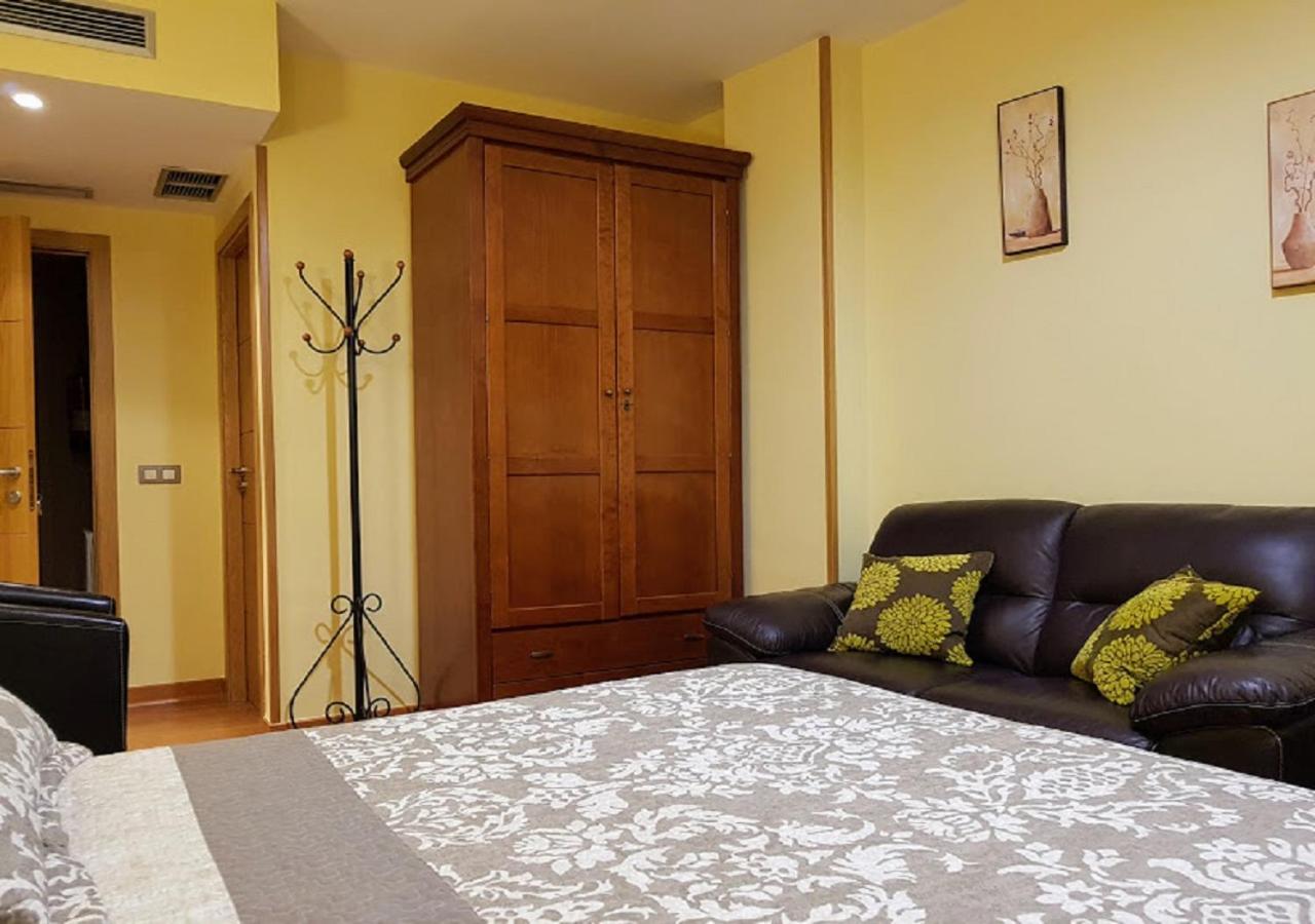 Family Room - Photo 4