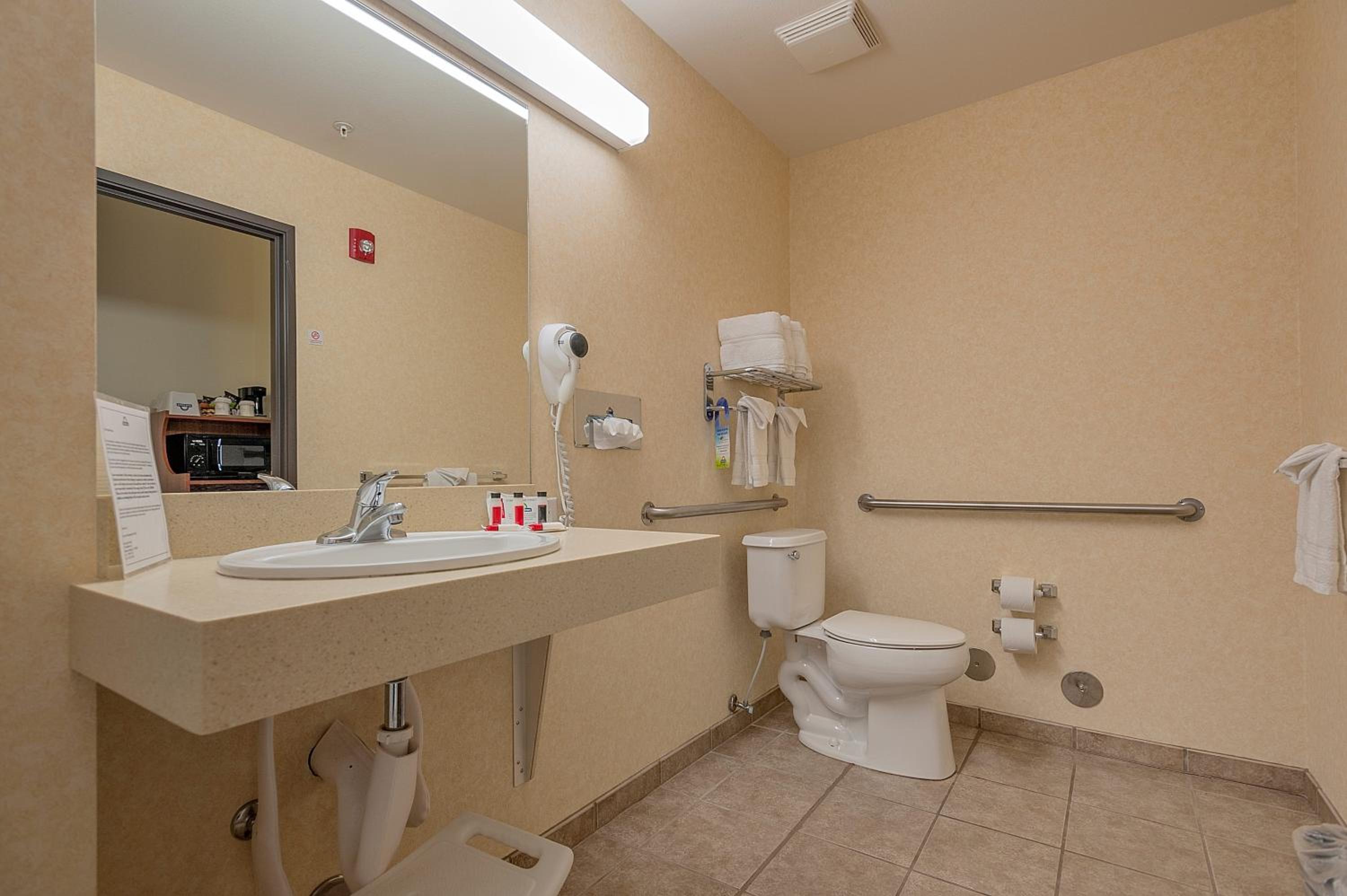  Deluxe King Room - Disability Access/Non-Smoking photo 3