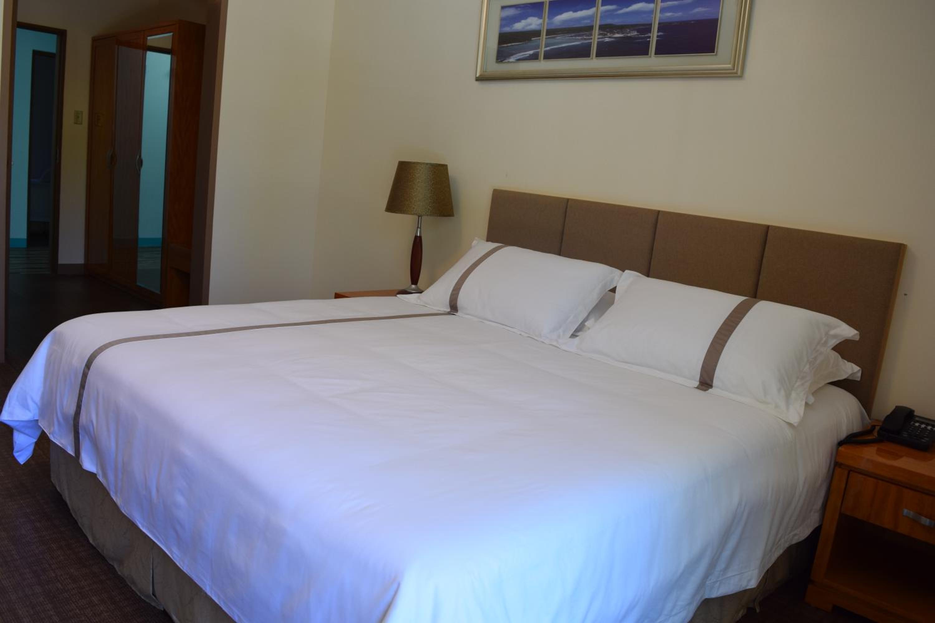 Deluxe Double Room (2 Adults + 1 Child)