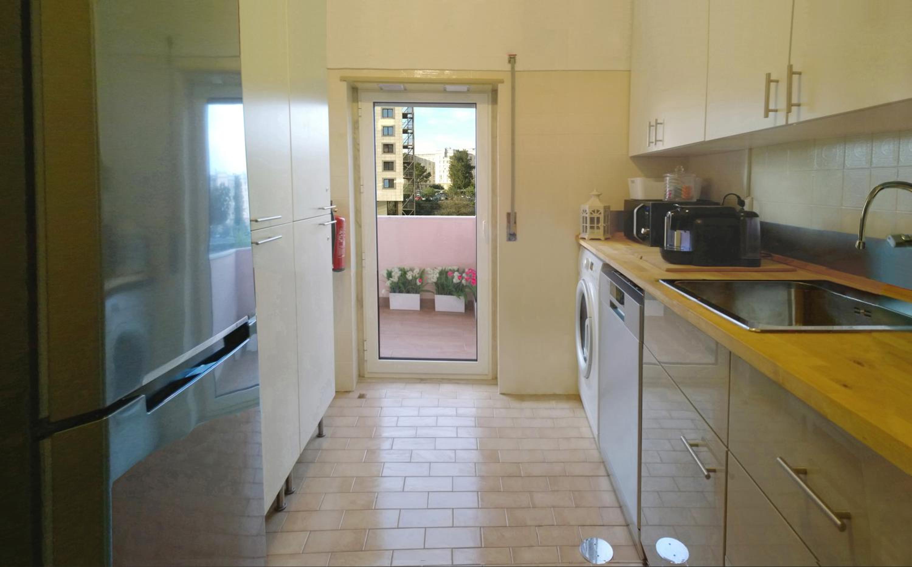 Apartment with Balcony - 3rd Floor - Photo 3