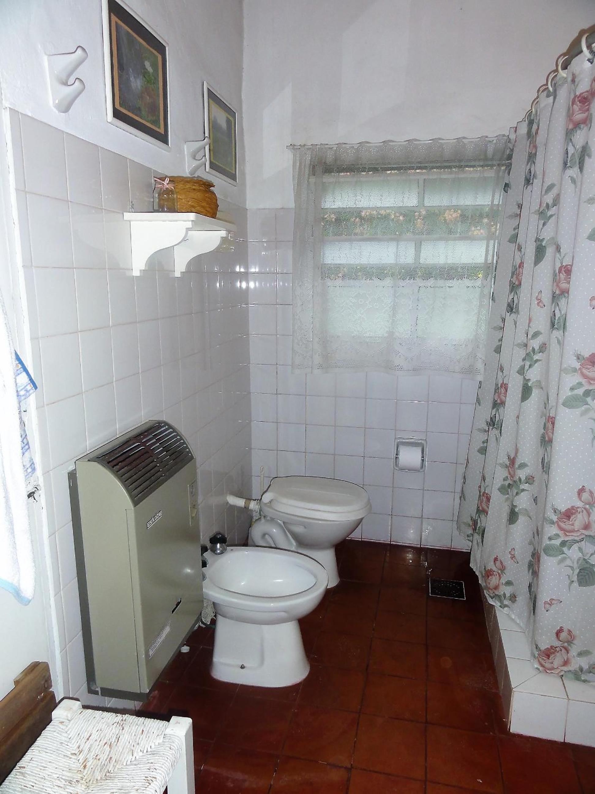 Family Room with Private Bathroom photo 2