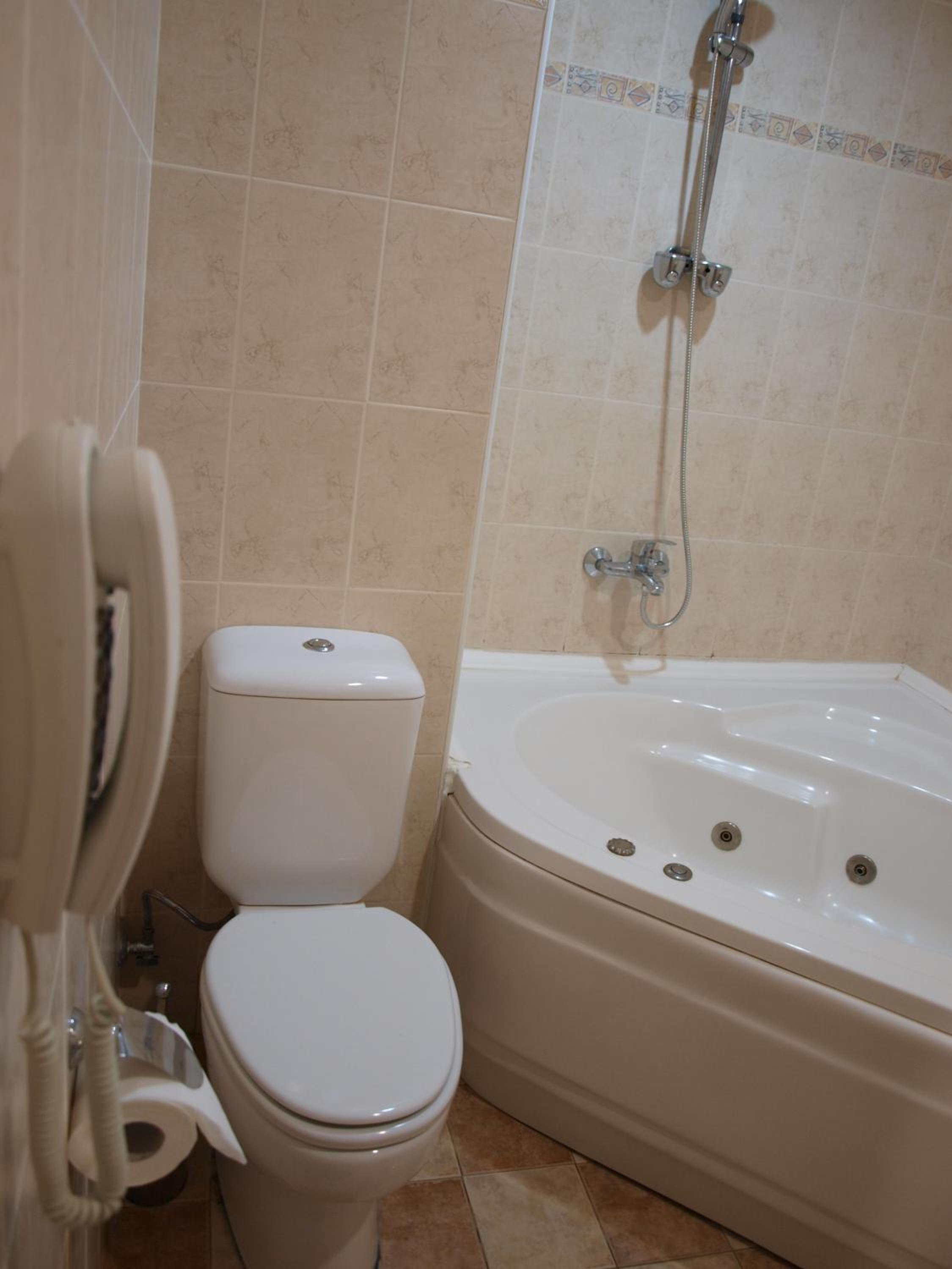 Double Room with Spa Bath - Photo 15