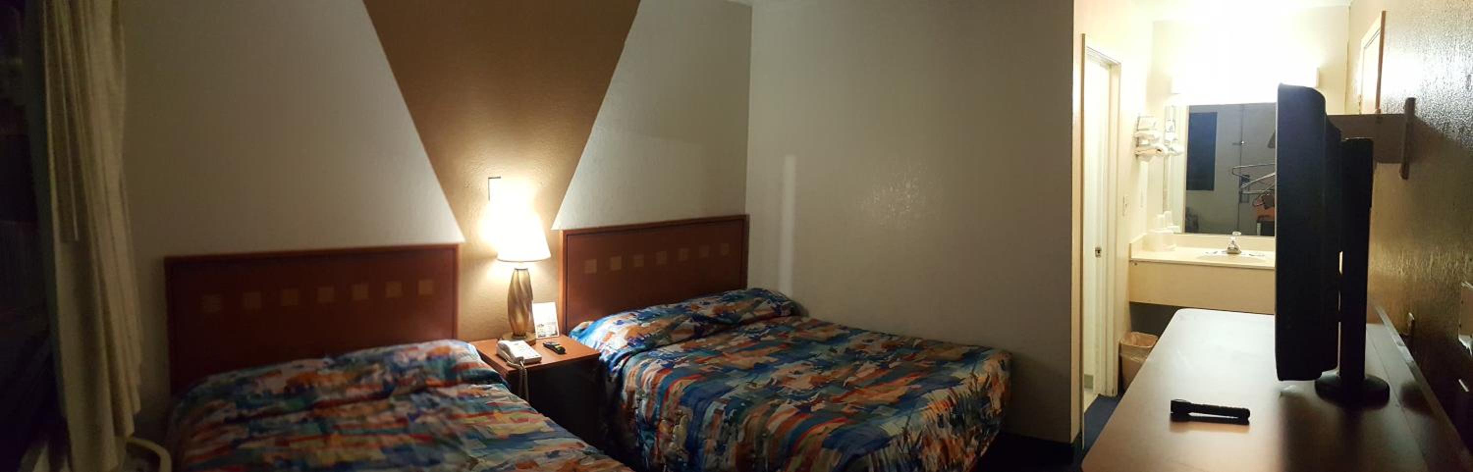 Double Room with Two Double Beds - Smoking photo 2