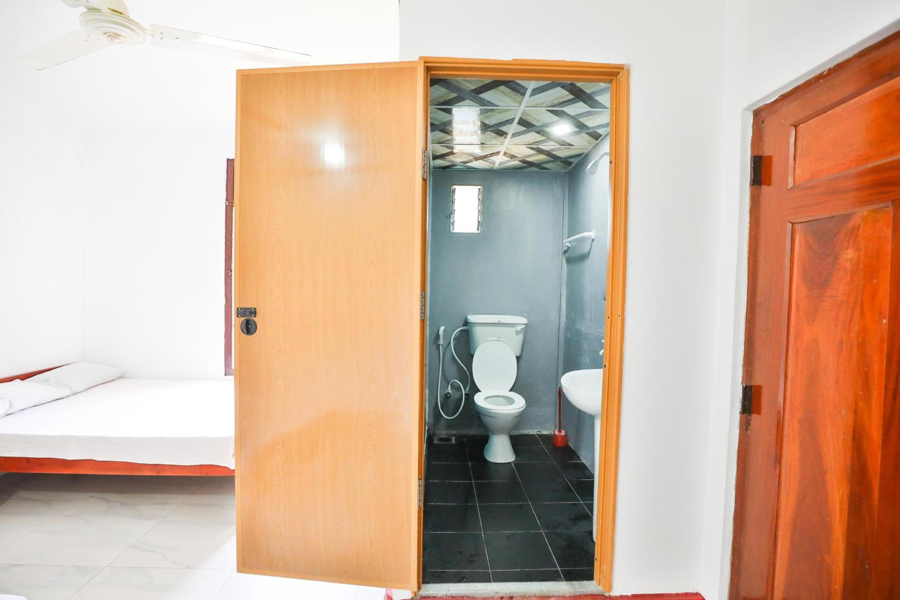 Family Room With Private Bathroom photo 2