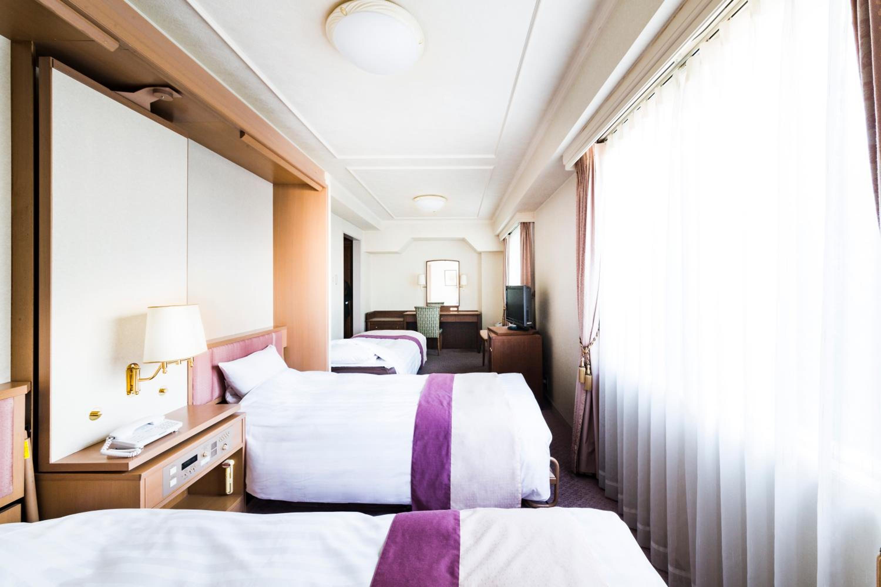 Deluxe Twin Room with Extra Bed - Non-Smoking