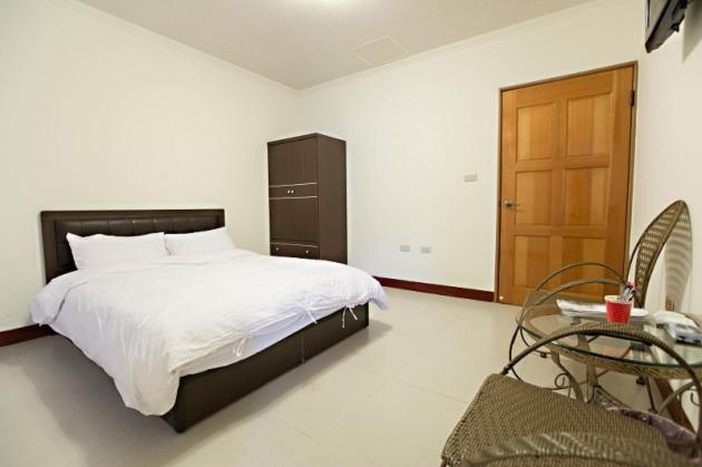 Deluxe Double Room with Side Sea View photo 2