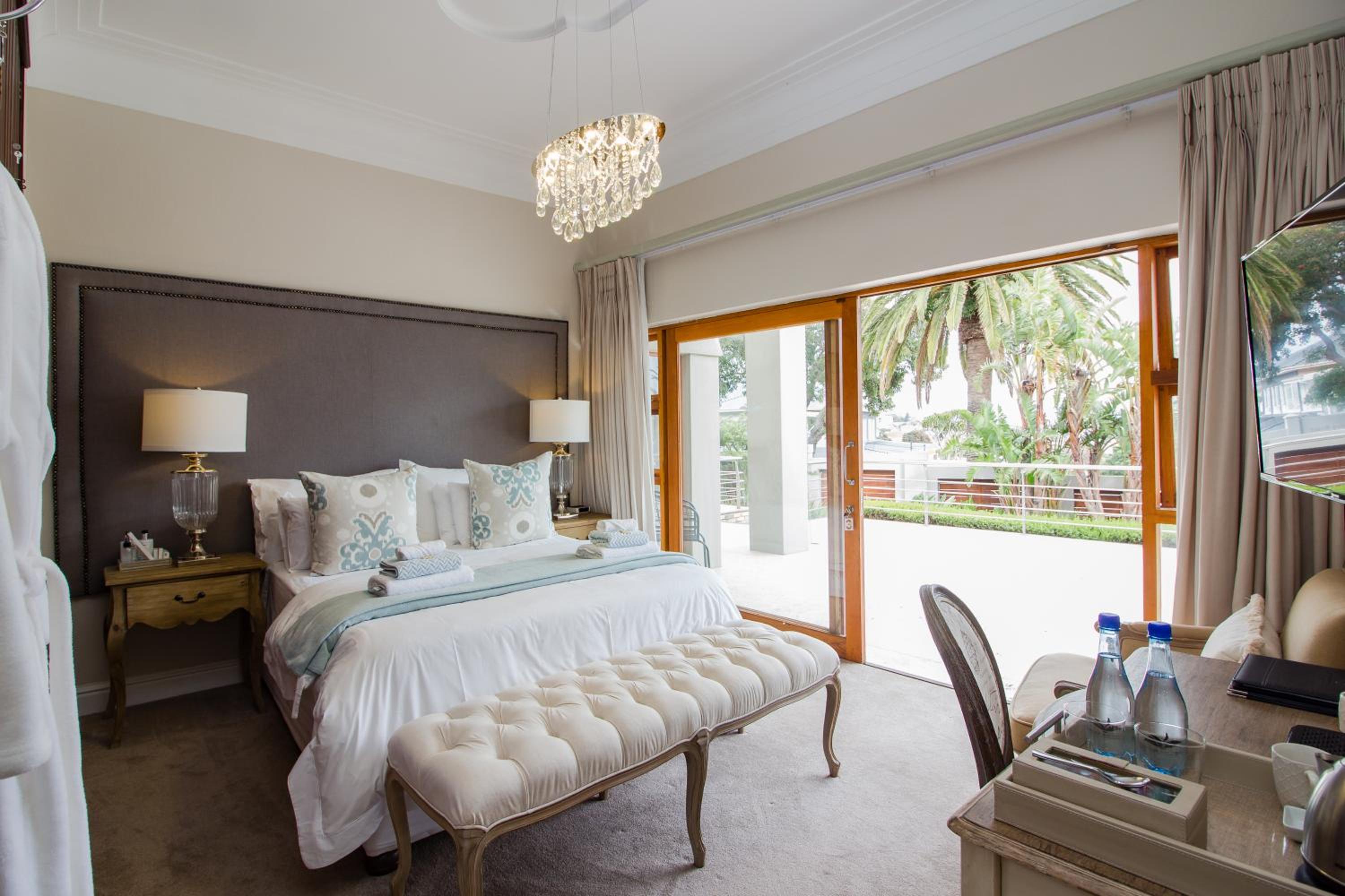 Family Suite with Private External Bathroom photo 1