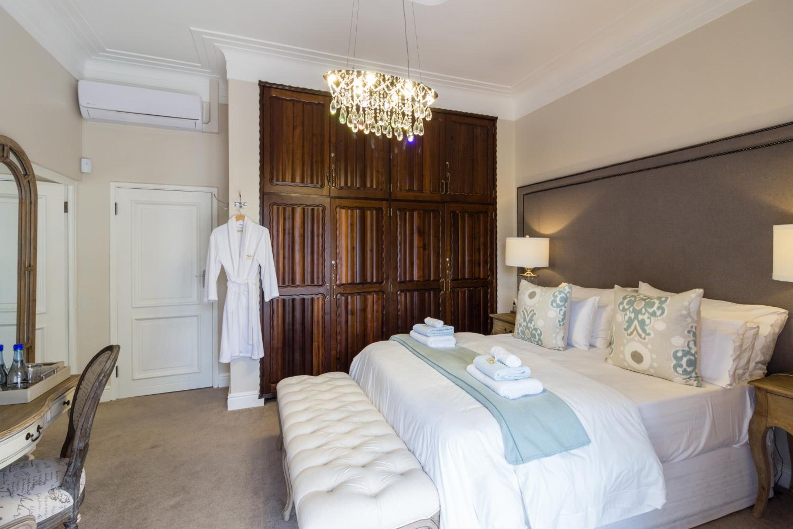 Family Suite with Private External Bathroom photo 3