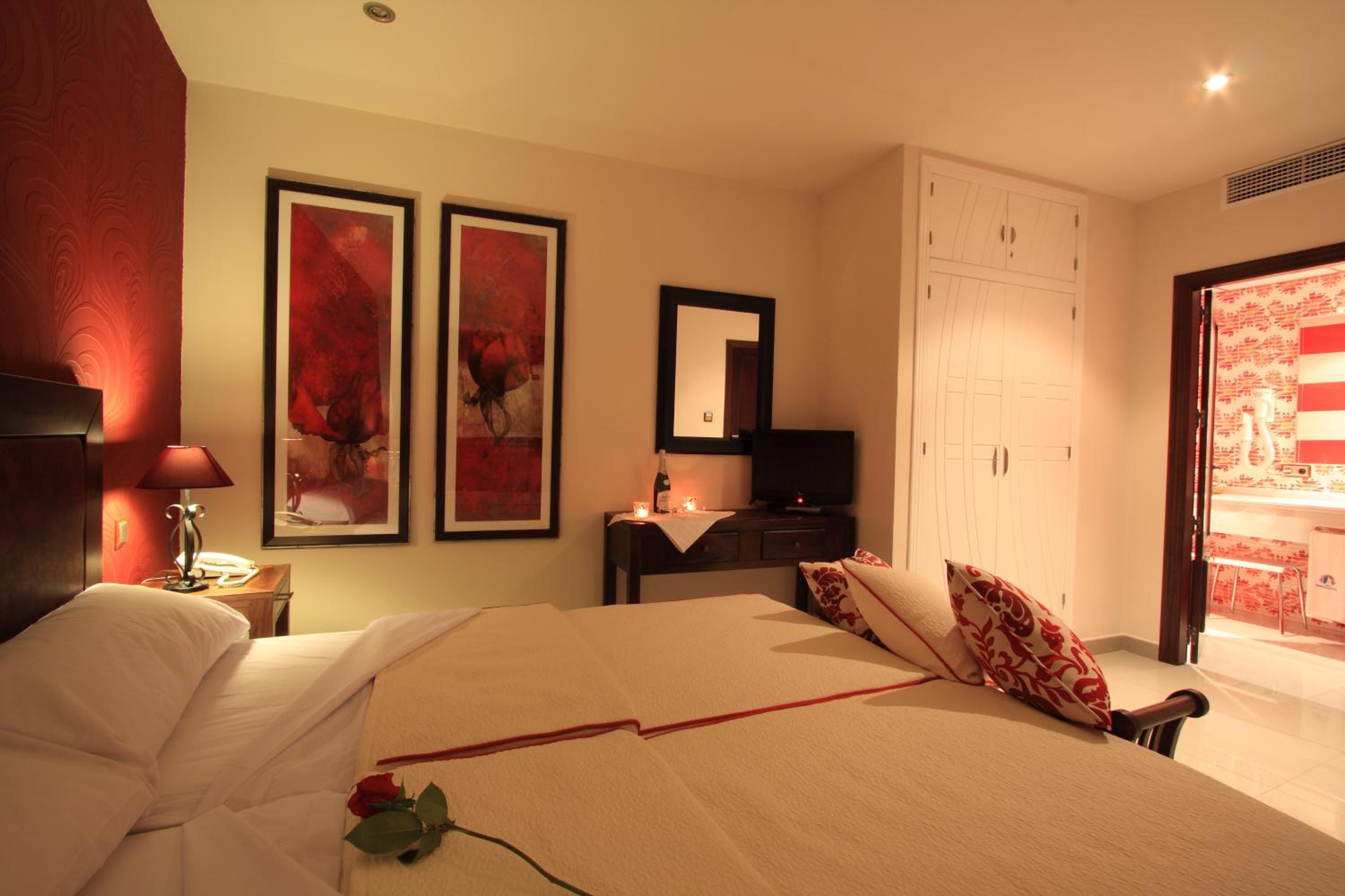 Double or Twin Room with Complimentary Spa Access - Photo 1