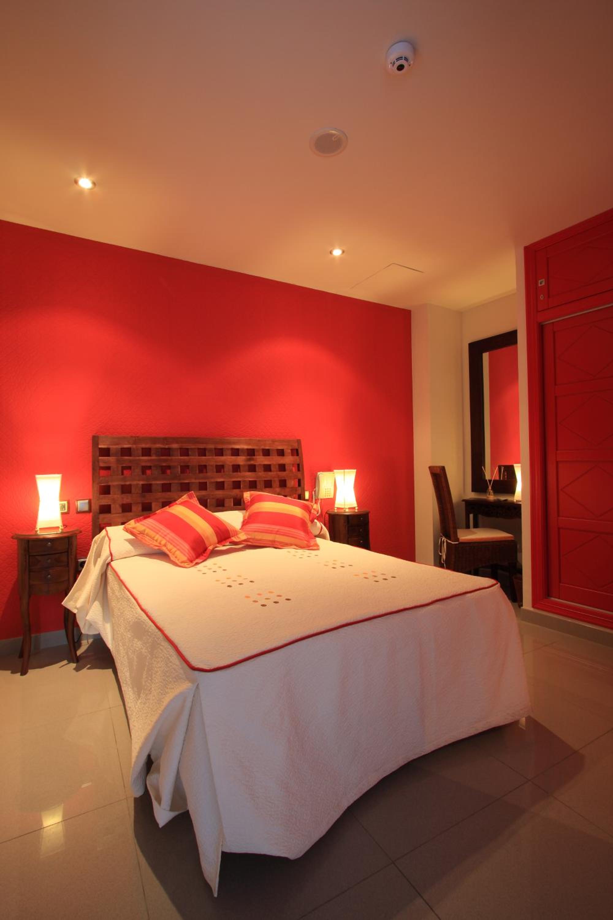 Double or Twin Room with Complimentary Spa Access - Photo 4