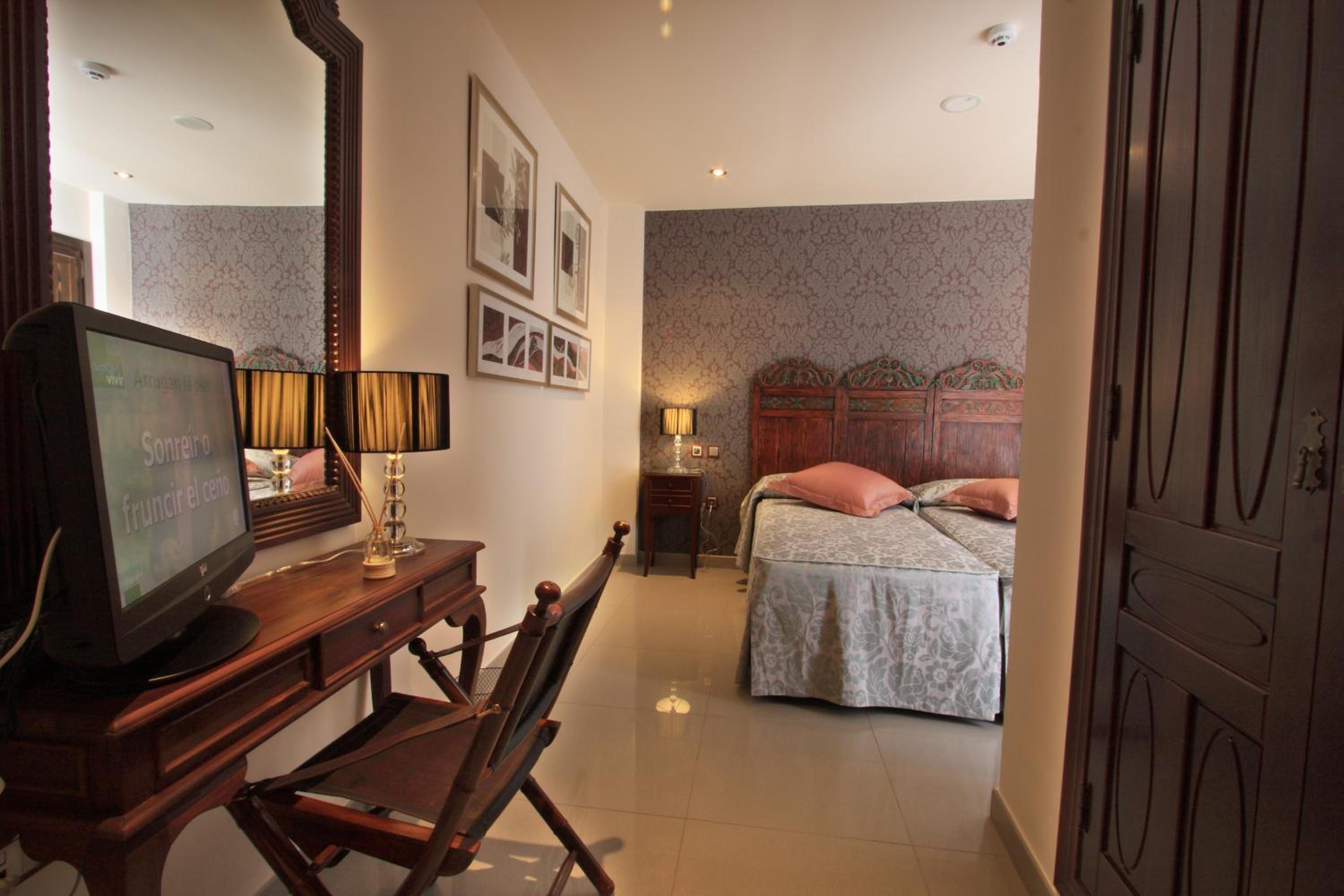 Double or Twin Room - Photo 5