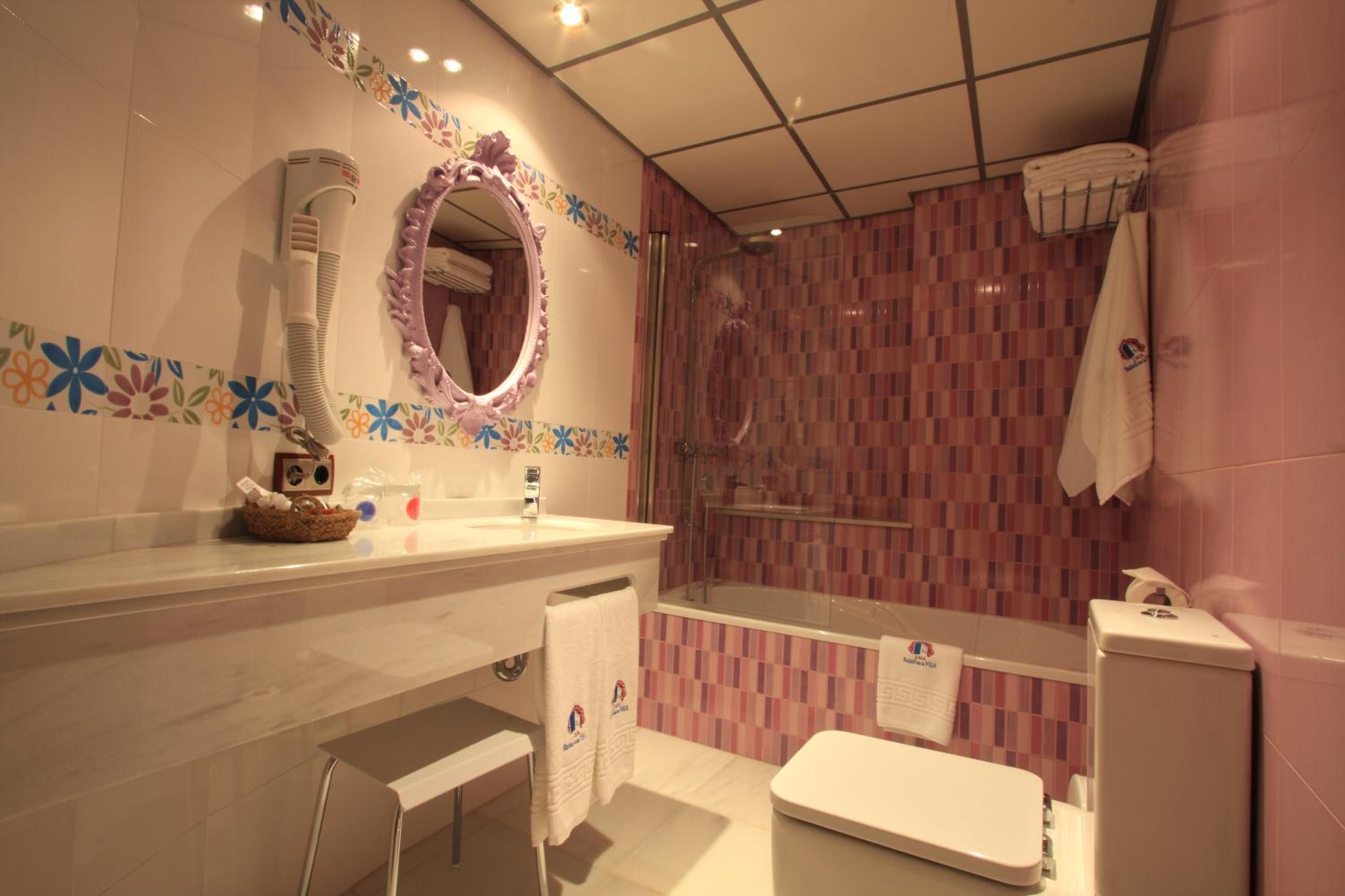 Double or Twin Room with Complimentary Spa Access - Photo 8