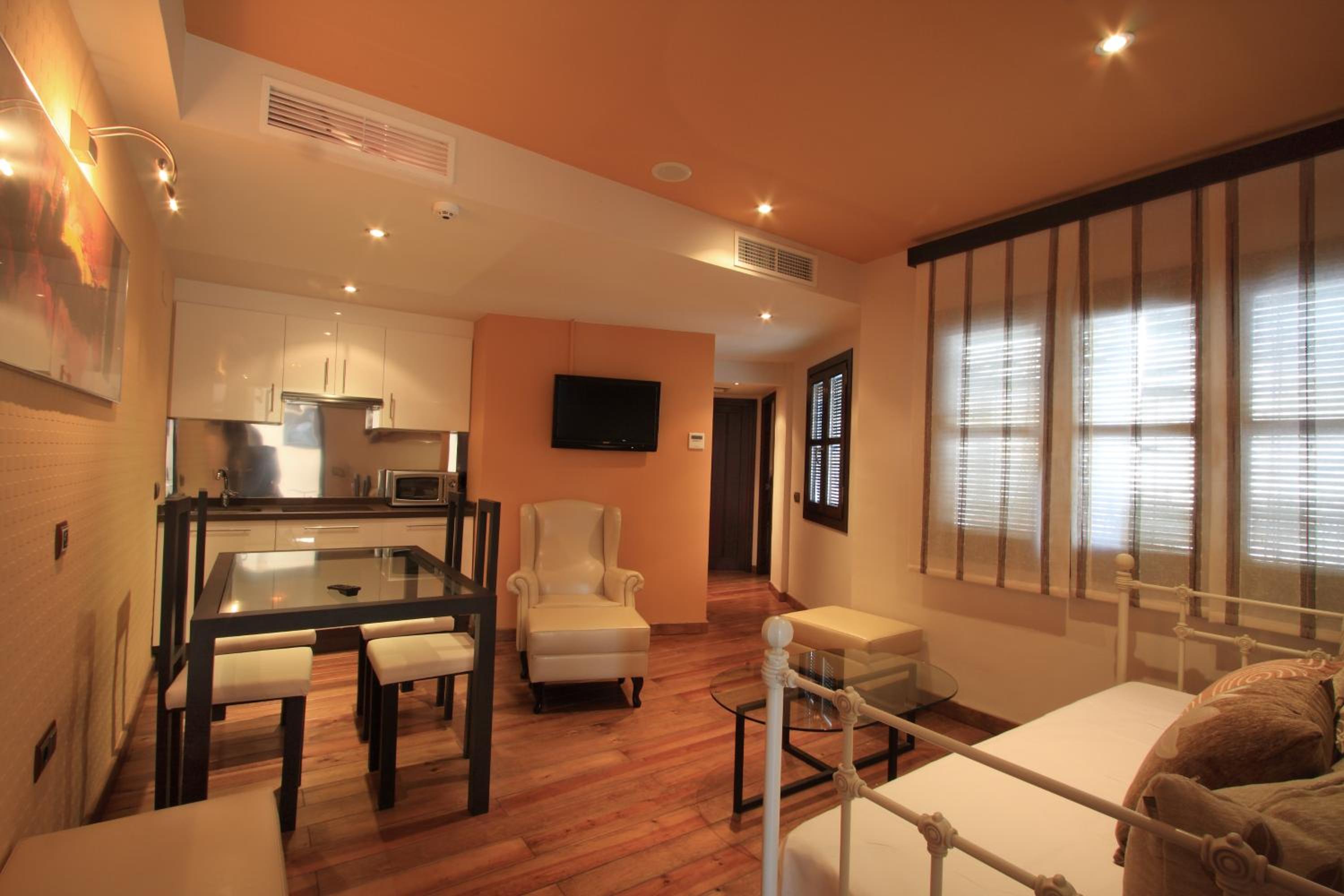 2- Bedroom Apartment Suite with Complimentary Spa Access - Photo 3