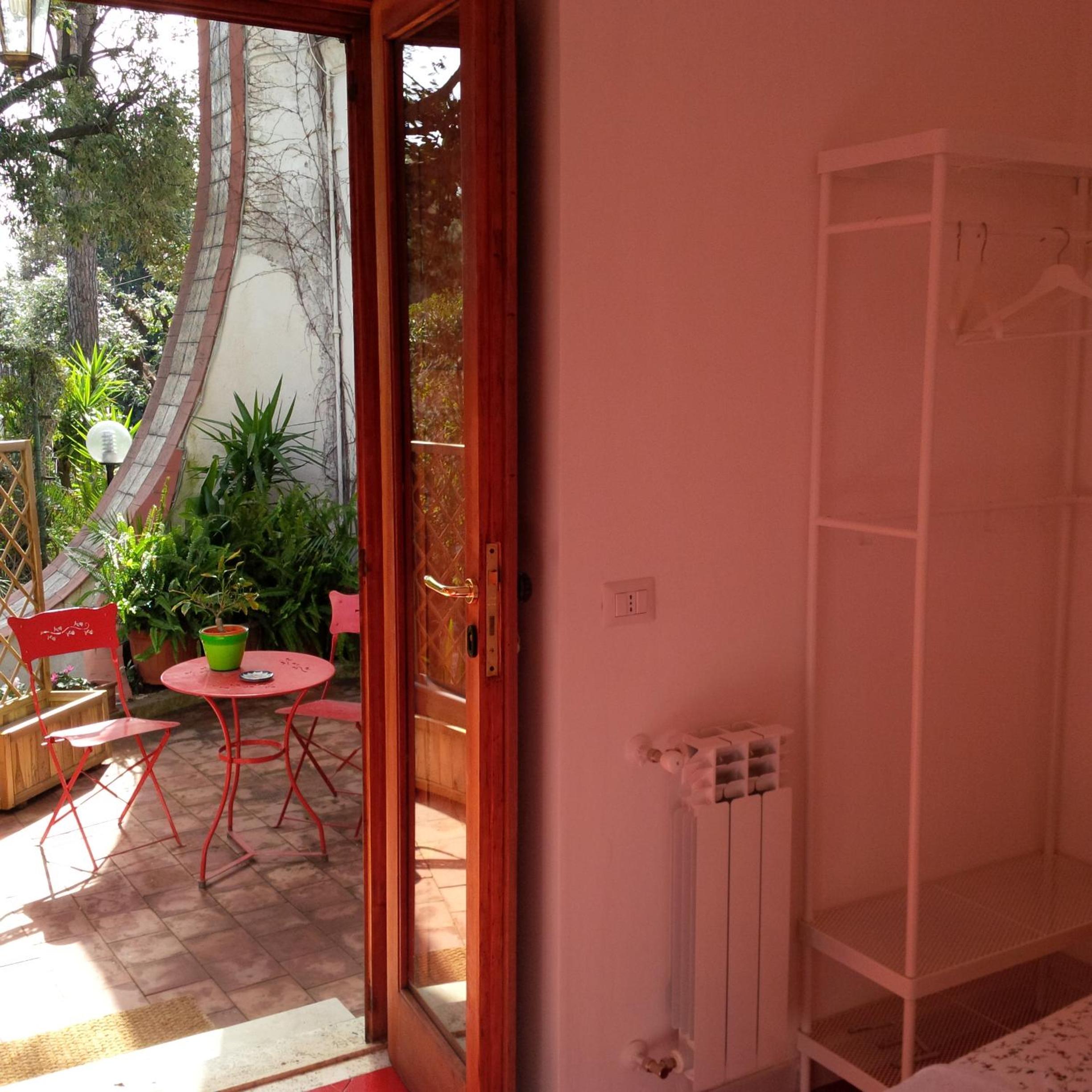 Double Room with Garden View - Photo 11