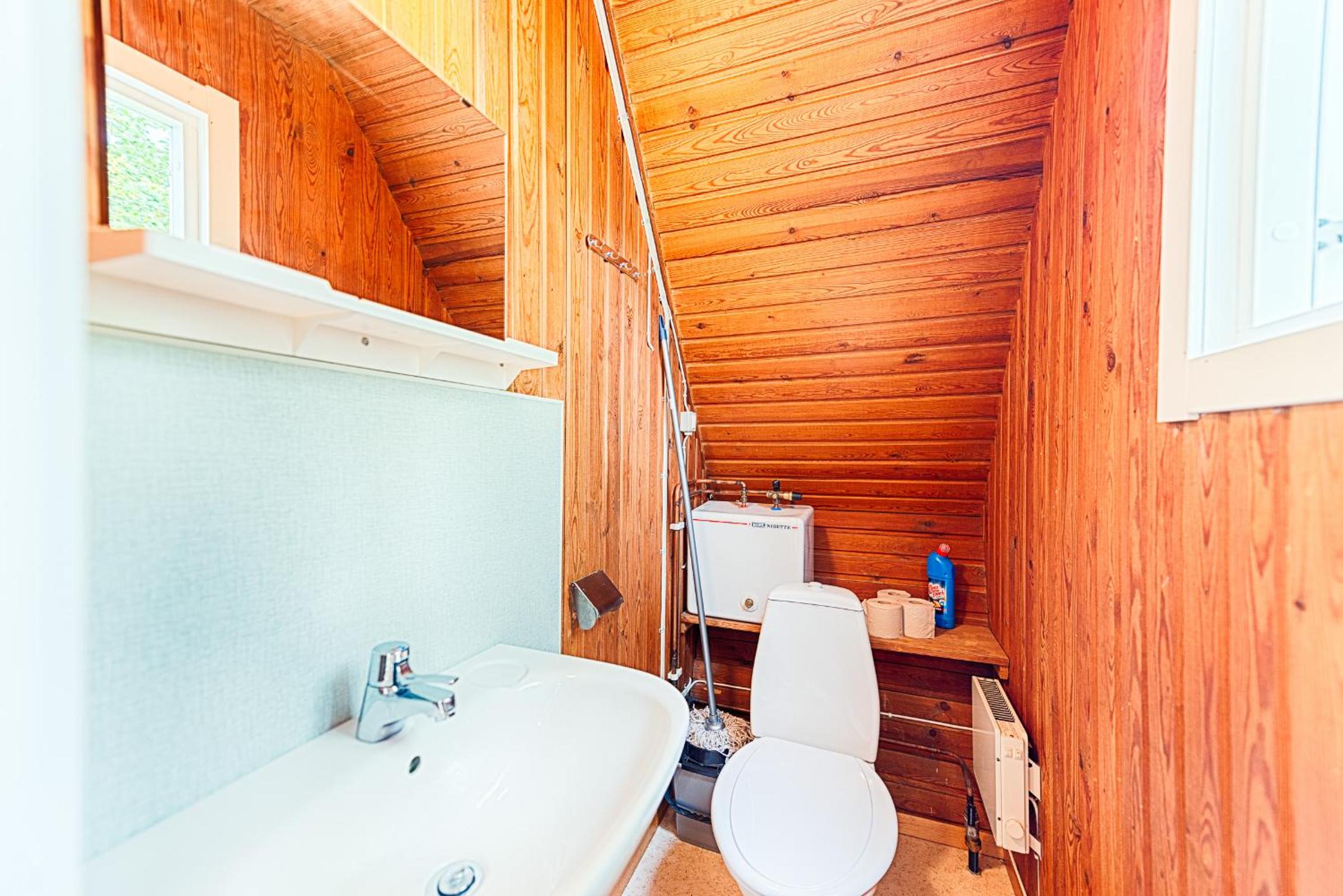 Cottage without Shower (4 Adults + 2 Children) photo 2