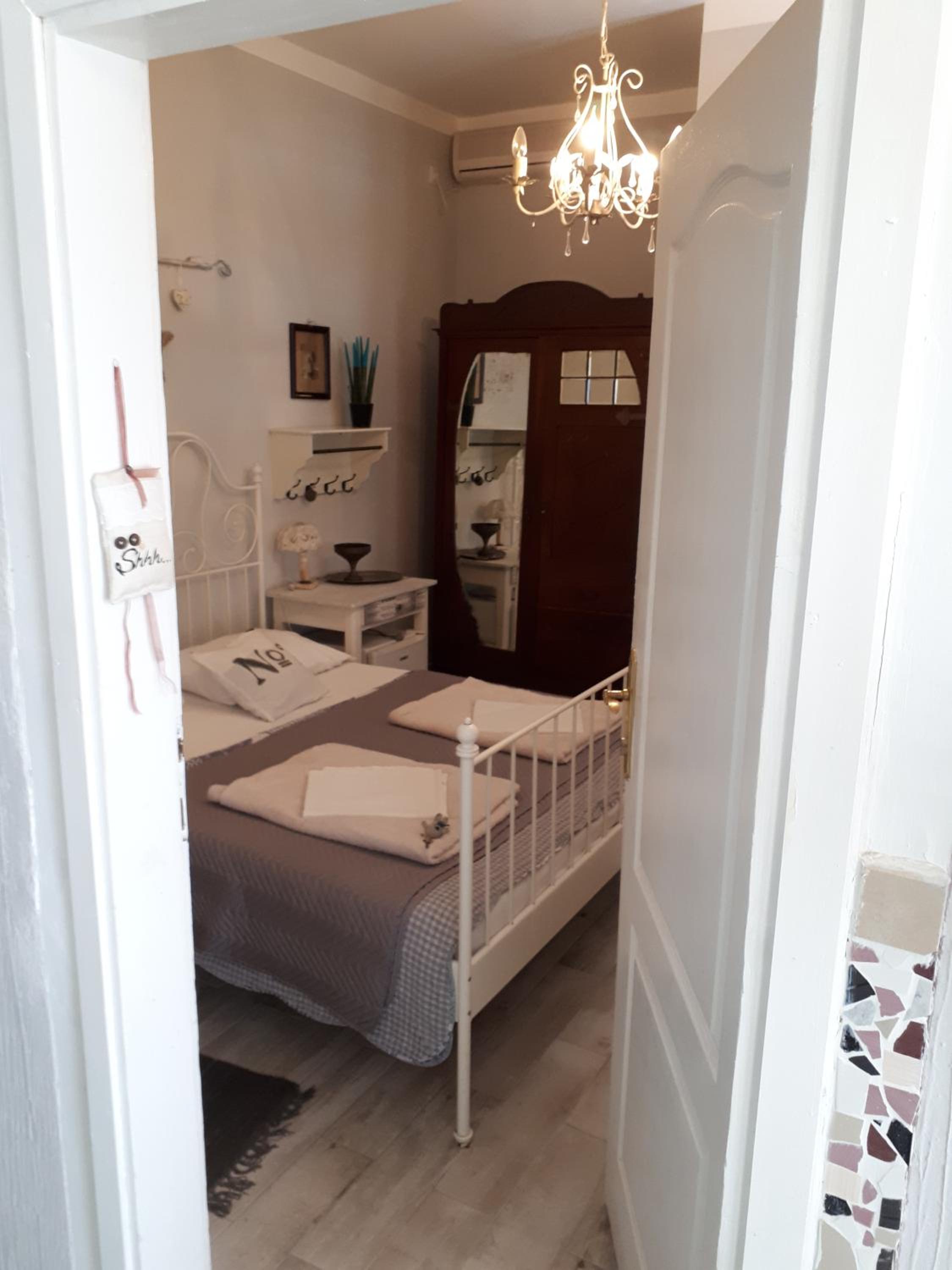 Large Double Room photo 3