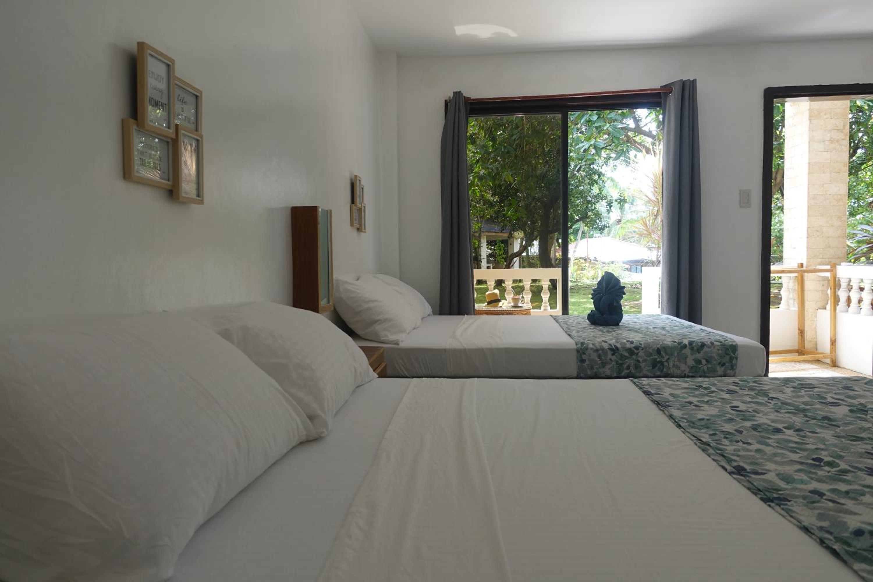 Deluxe Twin Room with Sea View - Photo 7