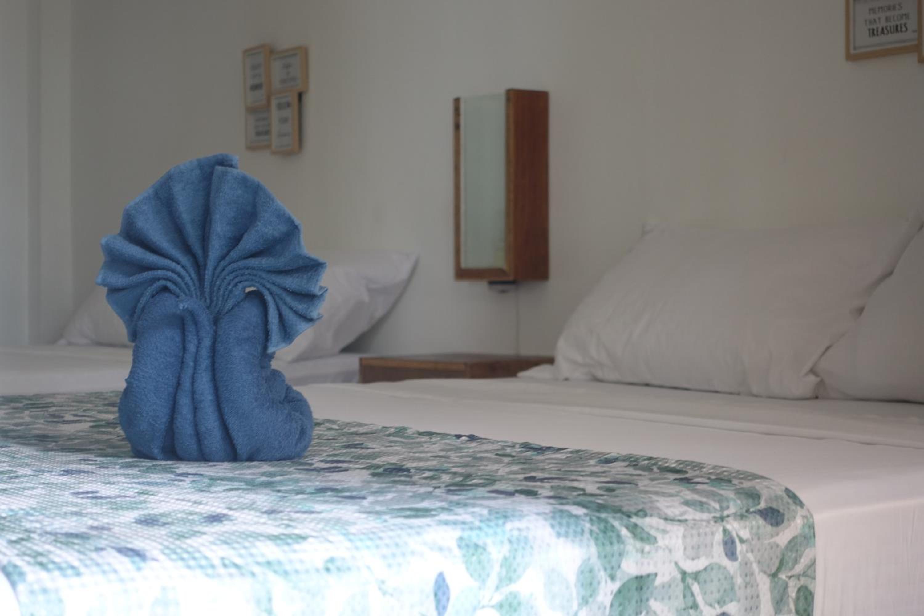 Deluxe Twin Room with Sea View - Photo 10