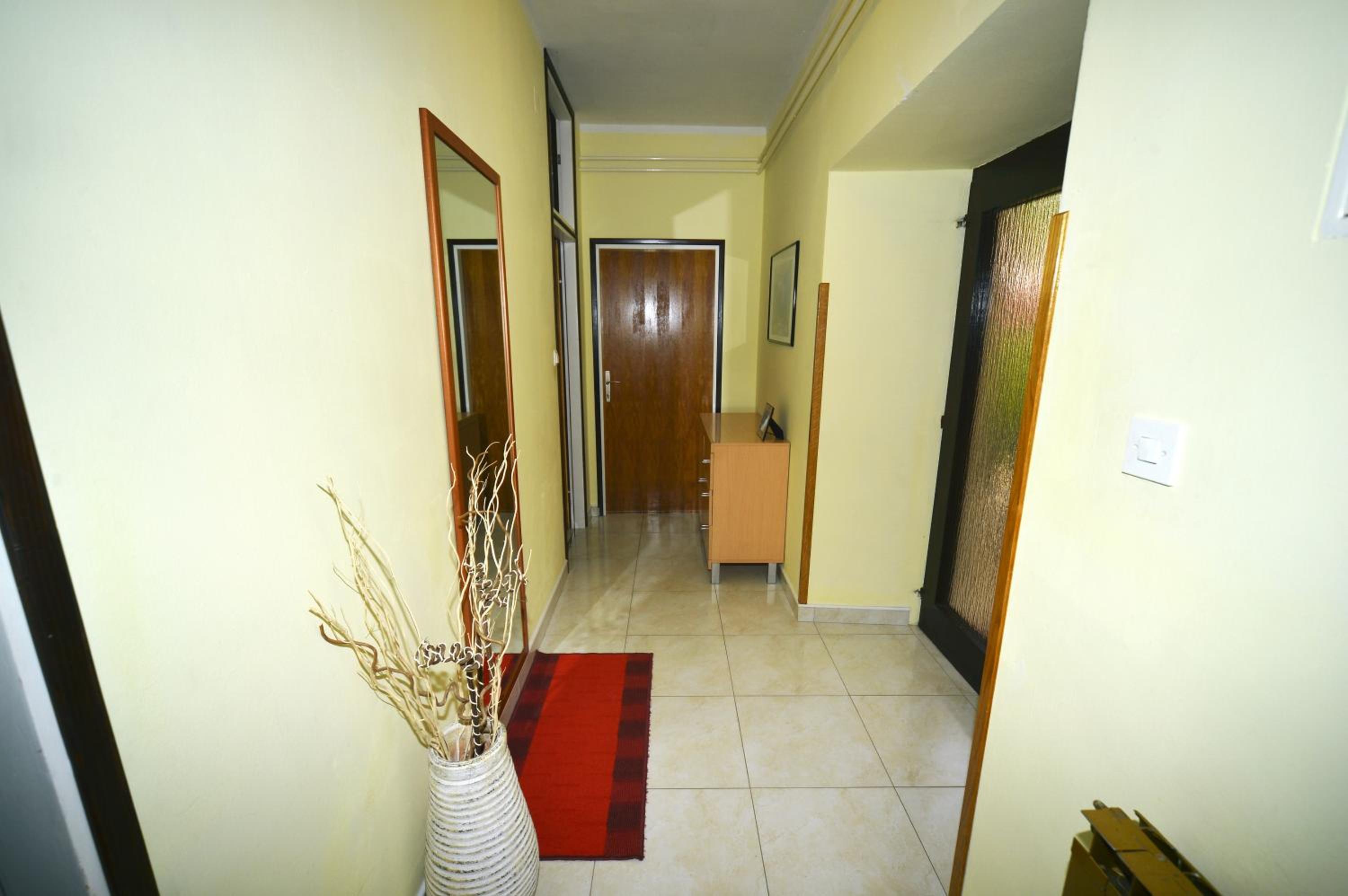 Studio Apartment - Photo 6