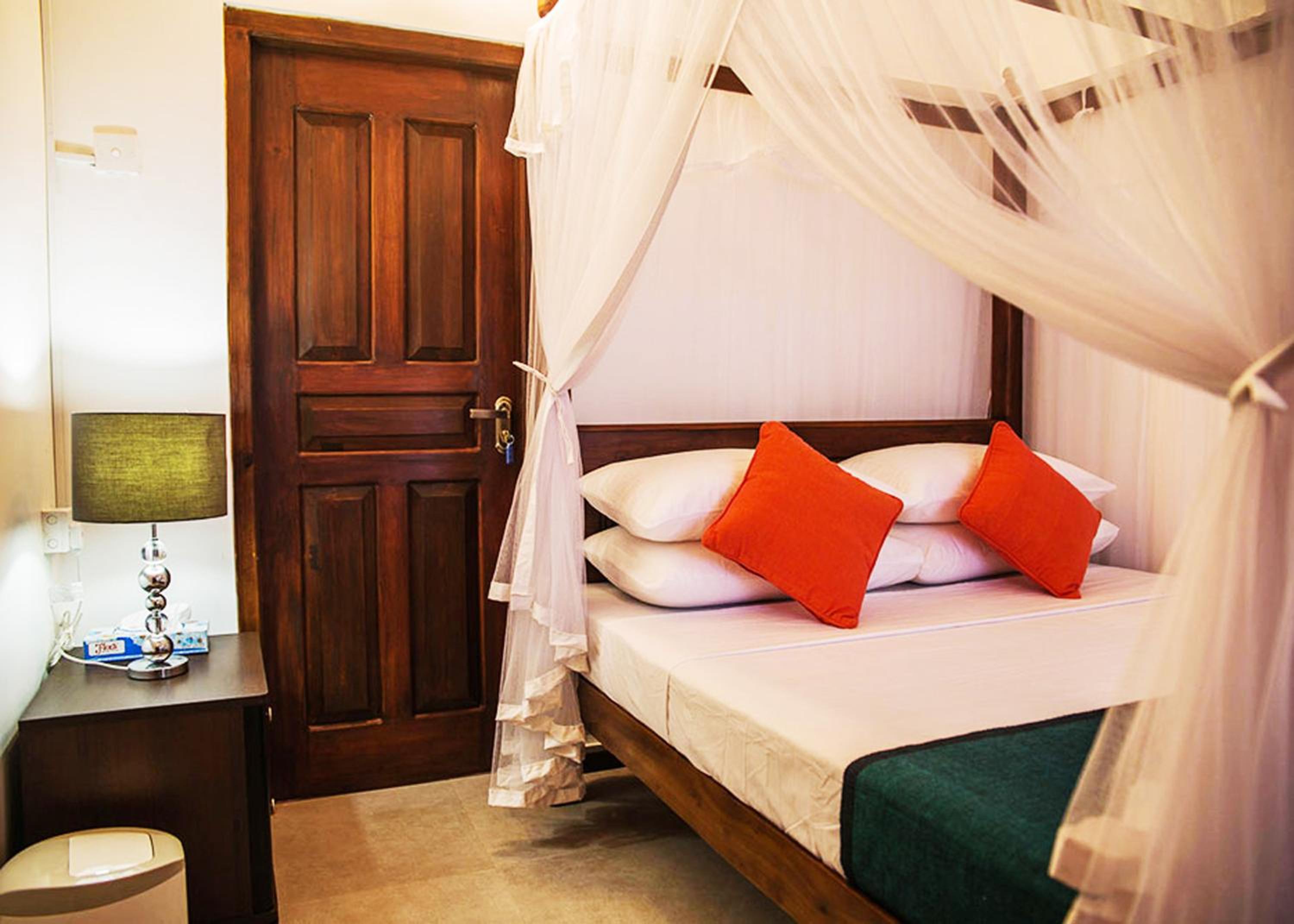 Deluxe Double Room with Side Sea View photo 2