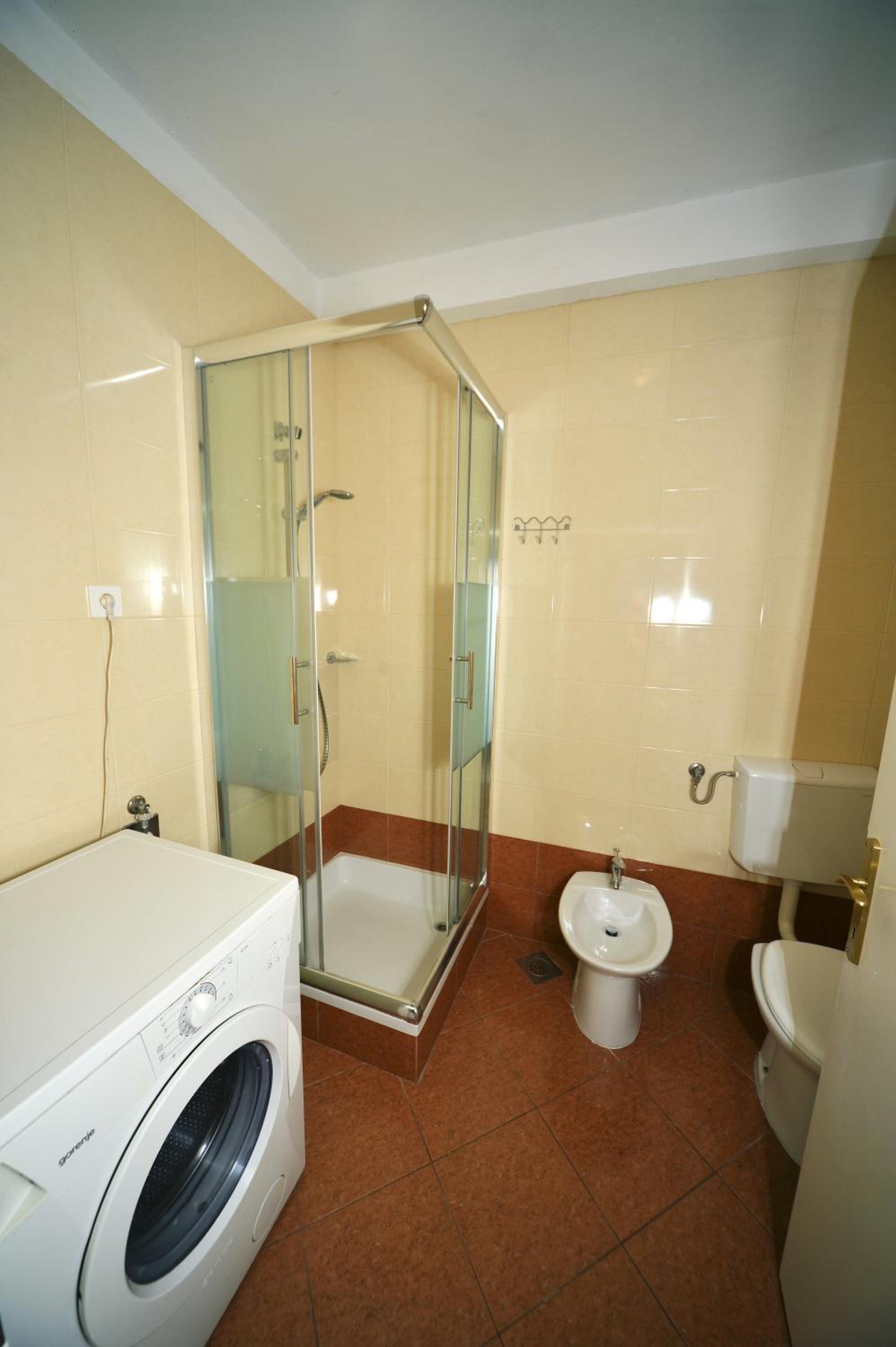One-Bedroom Apartment - Photo 5