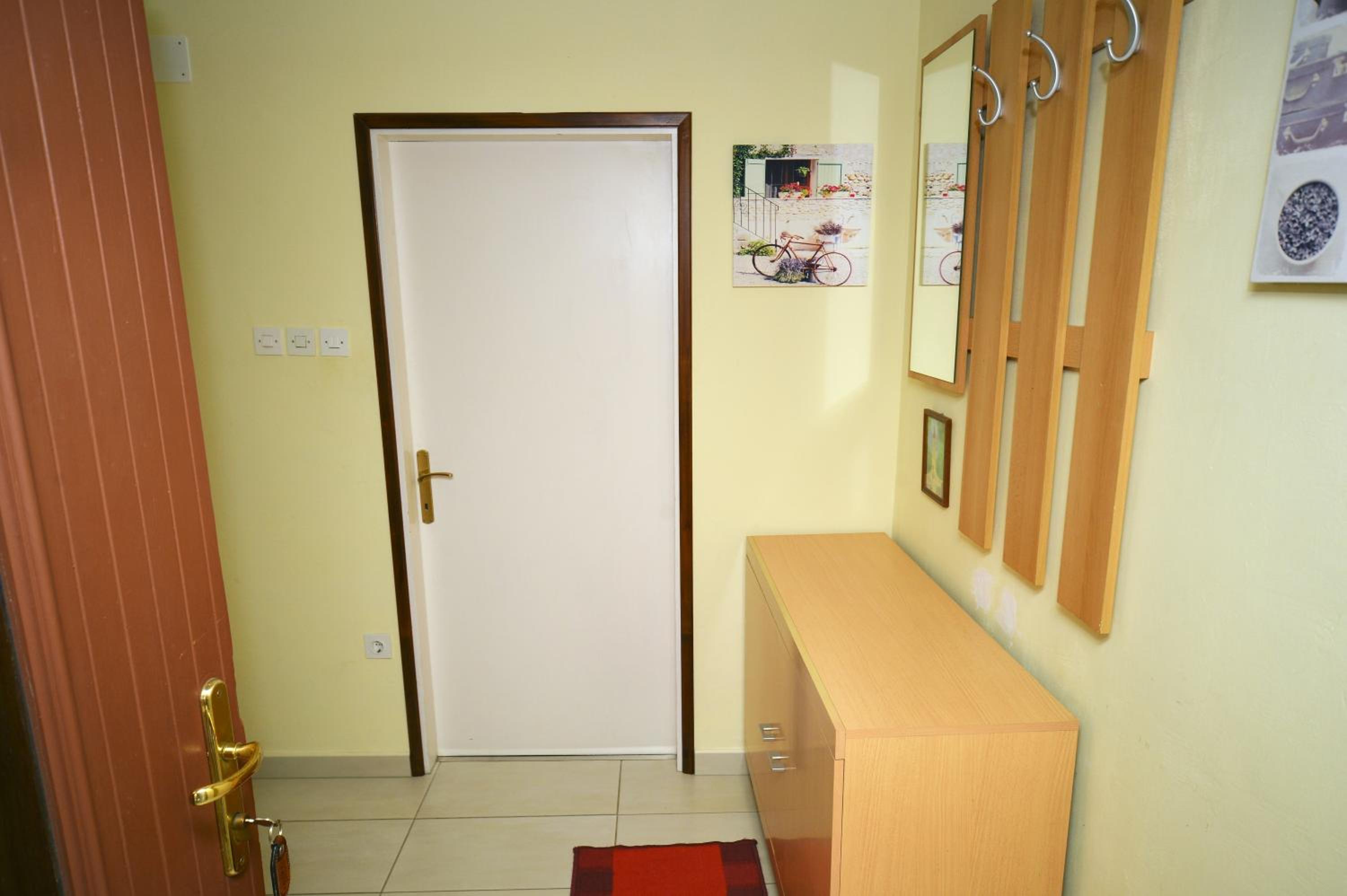 One-Bedroom Apartment - Photo 15