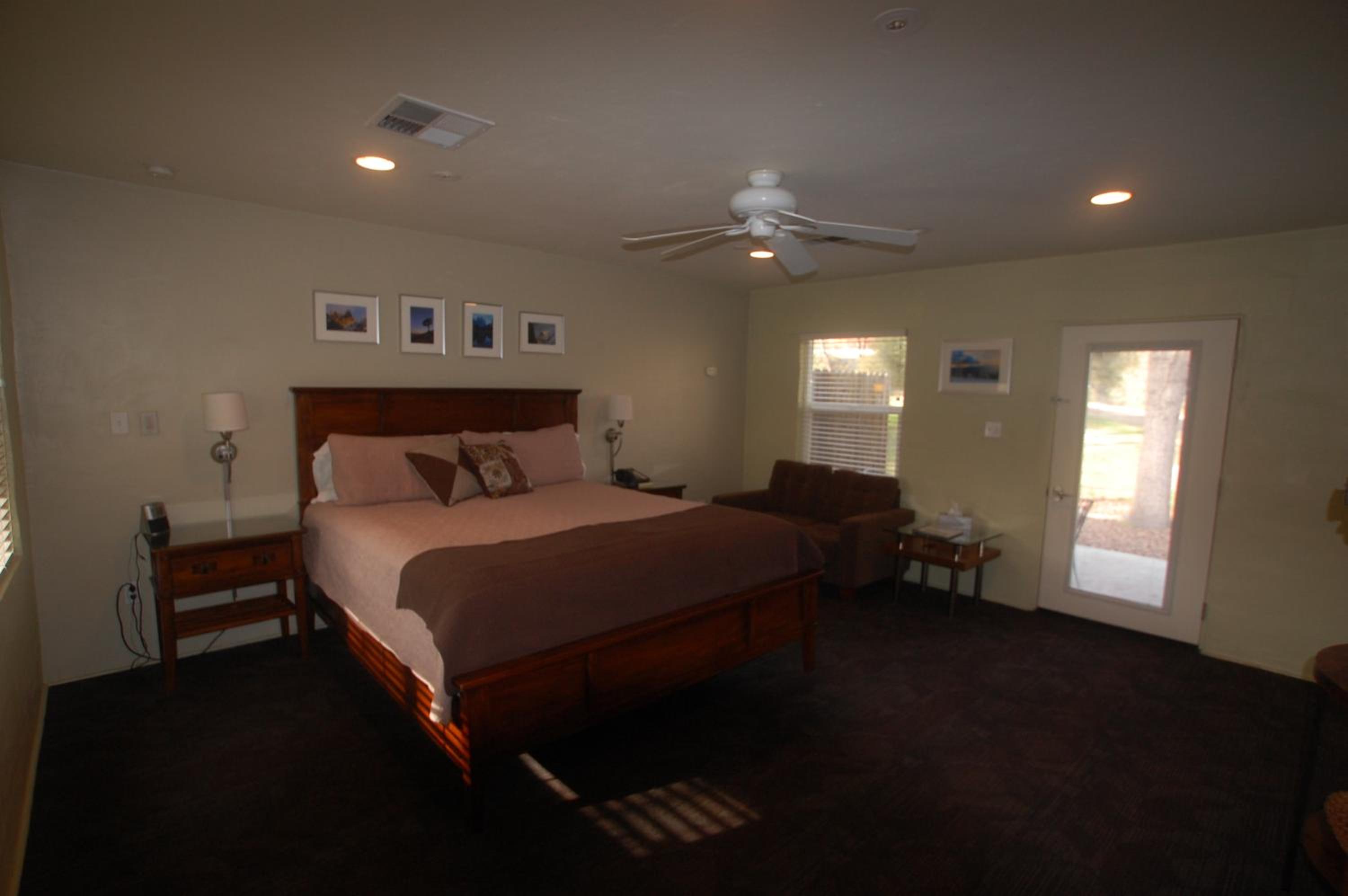 Queen Room photo 1