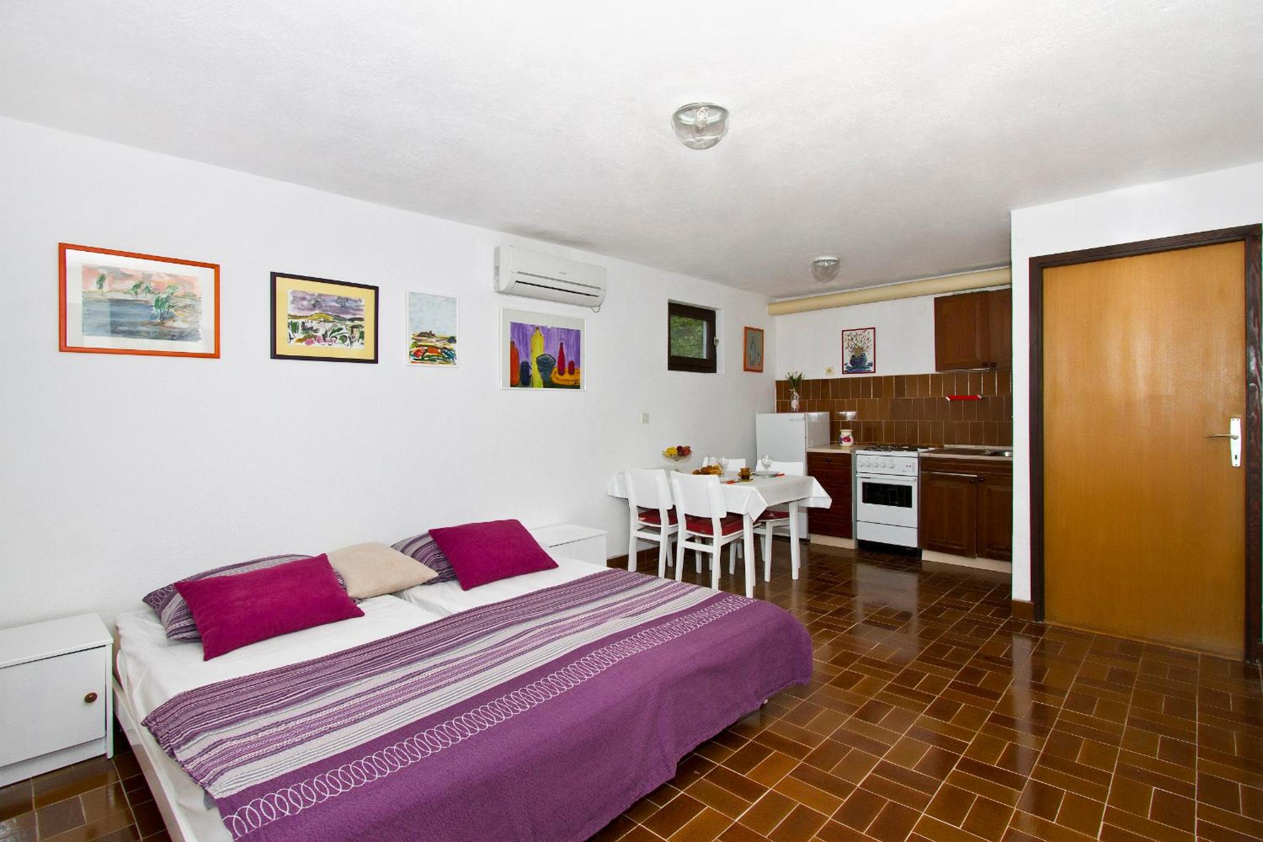 Studio Apartment photo 1