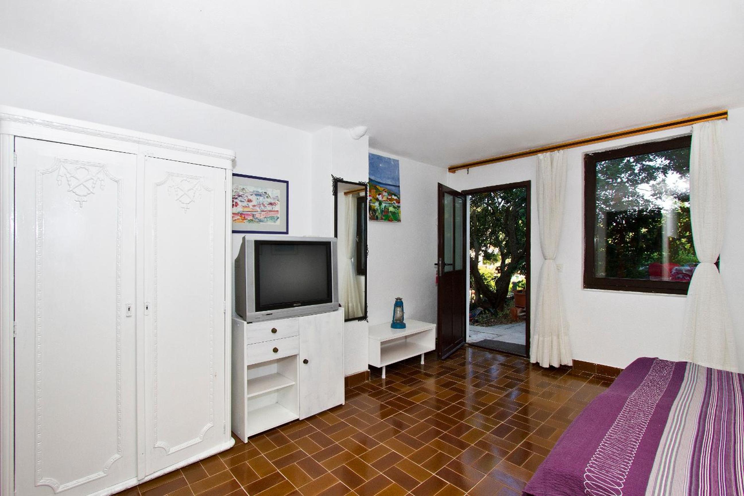 Studio Apartment photo 3