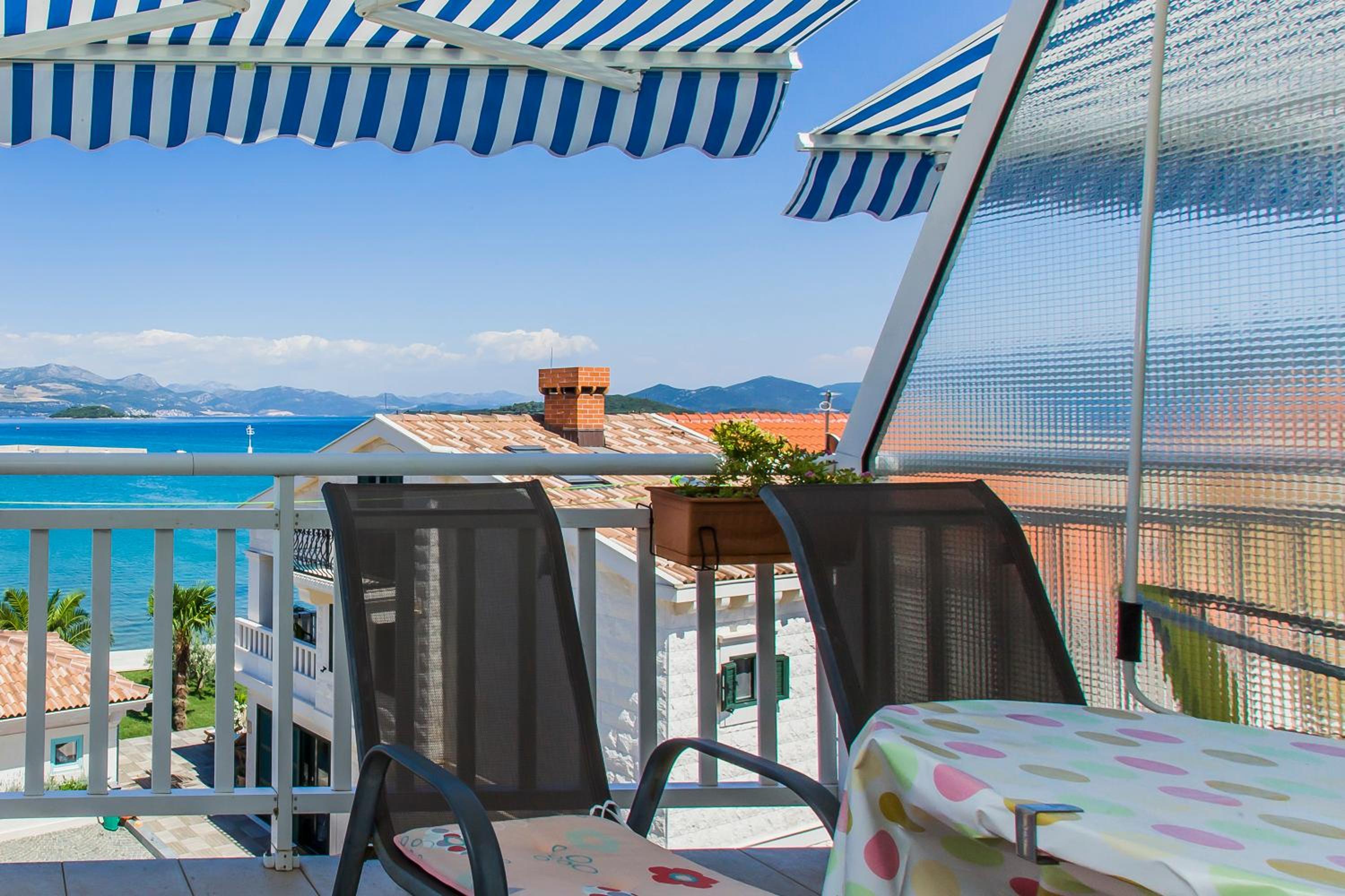 Apartment with Sea View photo 2